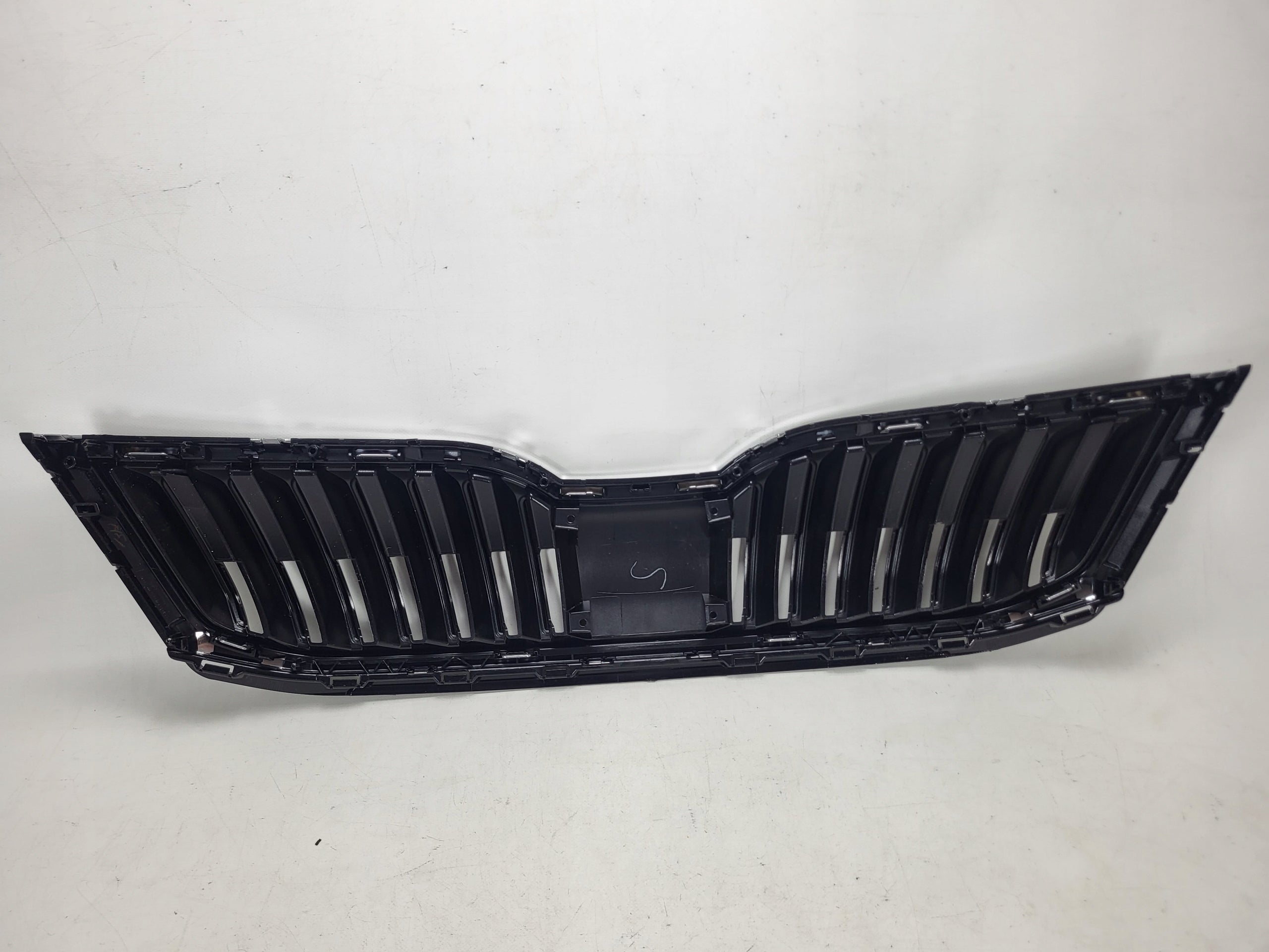 Kühlergrill Skoda OCTAVIA III FRONTGRILL 5E0853653C Kühlergitter