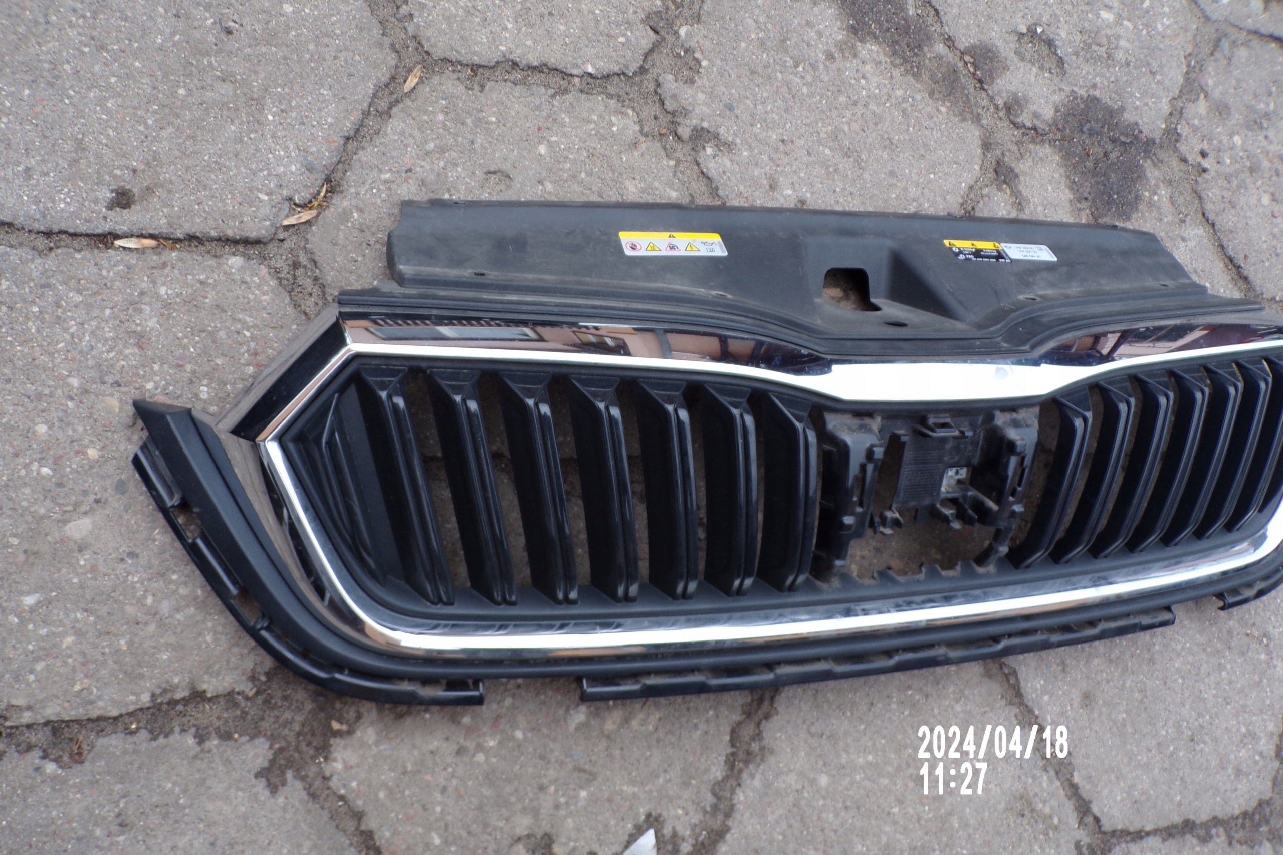 Kühlergrill Skoda OCTAVIA IV FRONTGRILL 5E3853653DA Kühlergitter