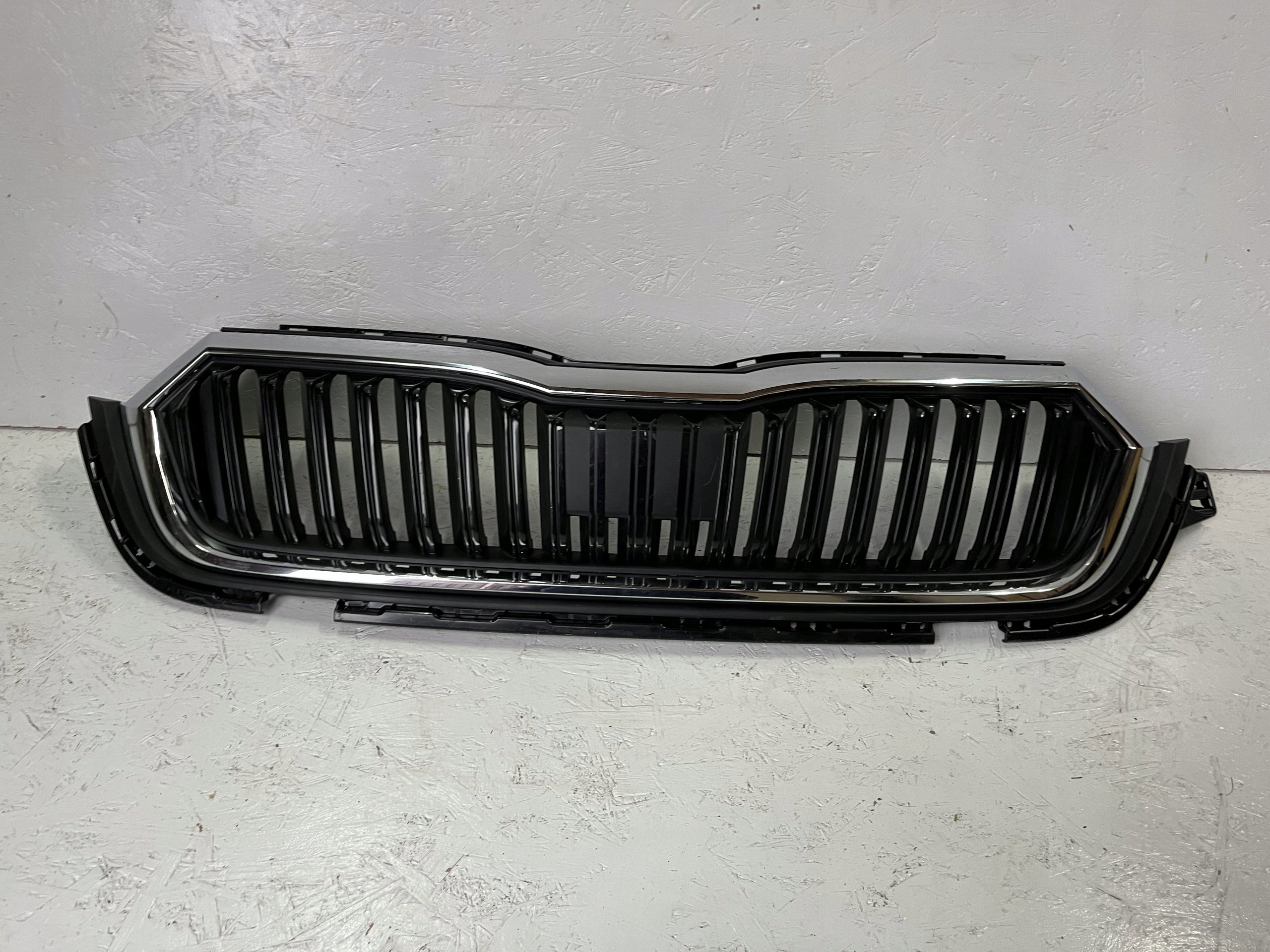 Kühlergrill Skoda OCTAVIA IV FRONTGRILL 5E3853761 Kühlergitter