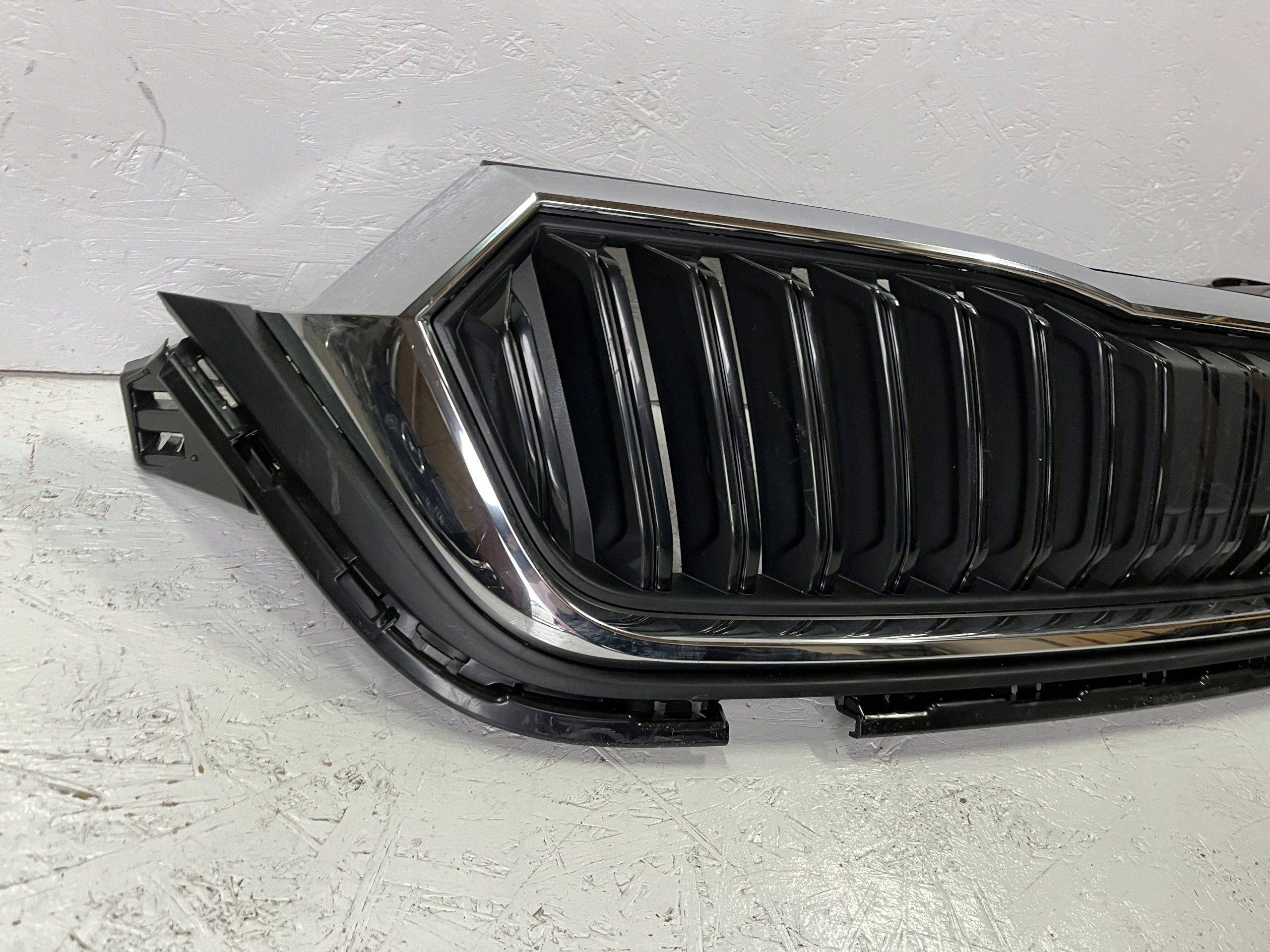 Kühlergrill Skoda OCTAVIA IV FRONTGRILL 5E3853761 Kühlergitter