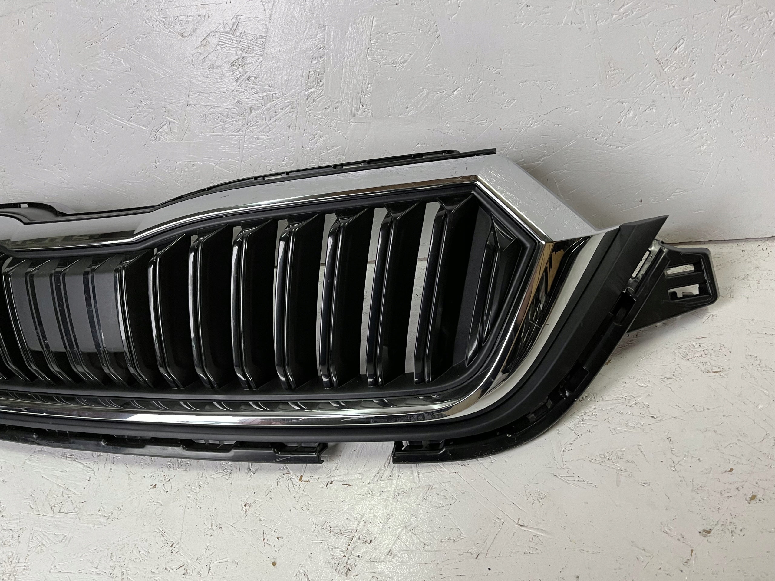 Kühlergrill Skoda OCTAVIA IV FRONTGRILL 5E3853761 Kühlergitter