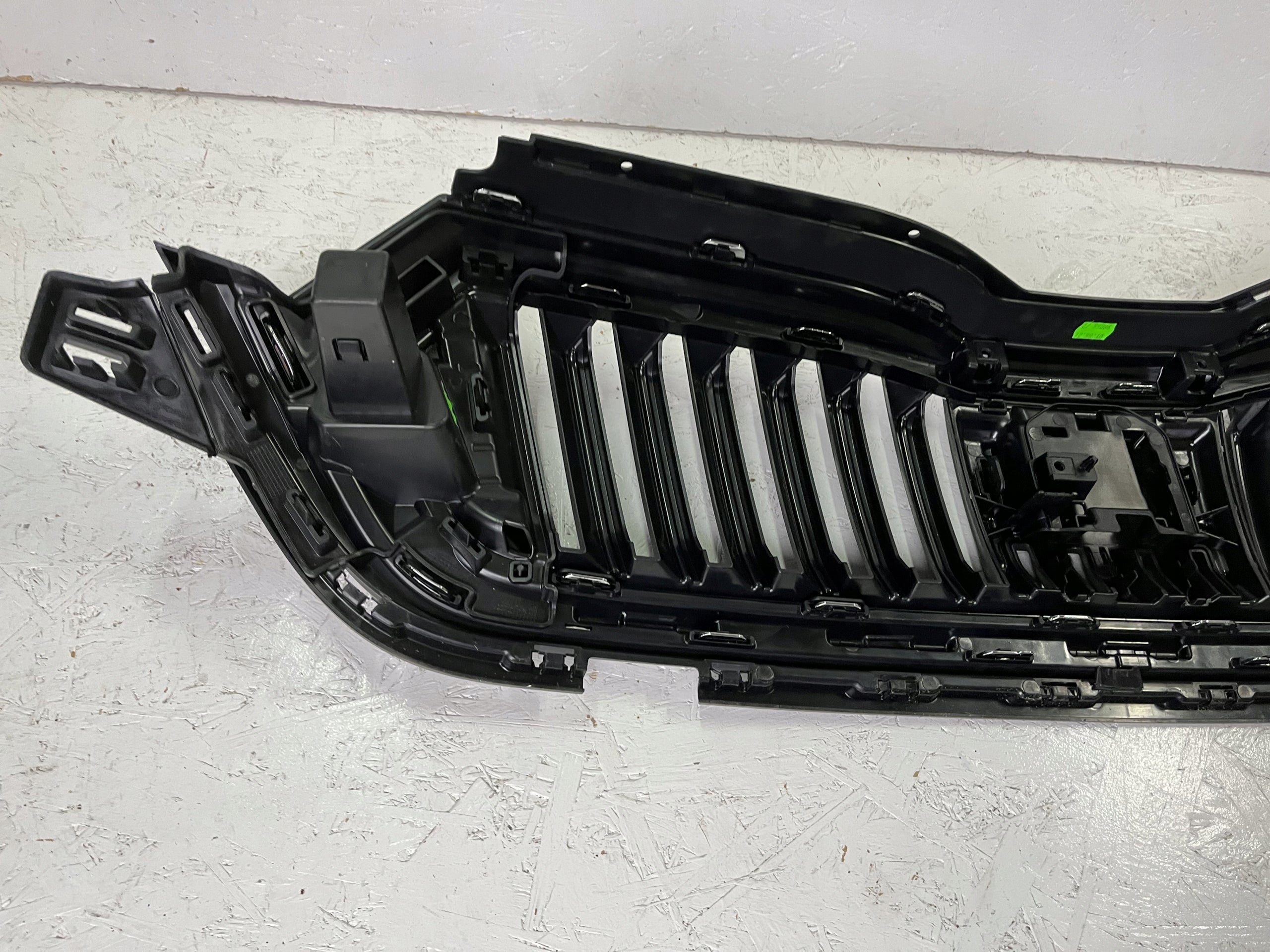 Kühlergrill Skoda OCTAVIA IV FRONTGRILL 5E3853761 Kühlergitter