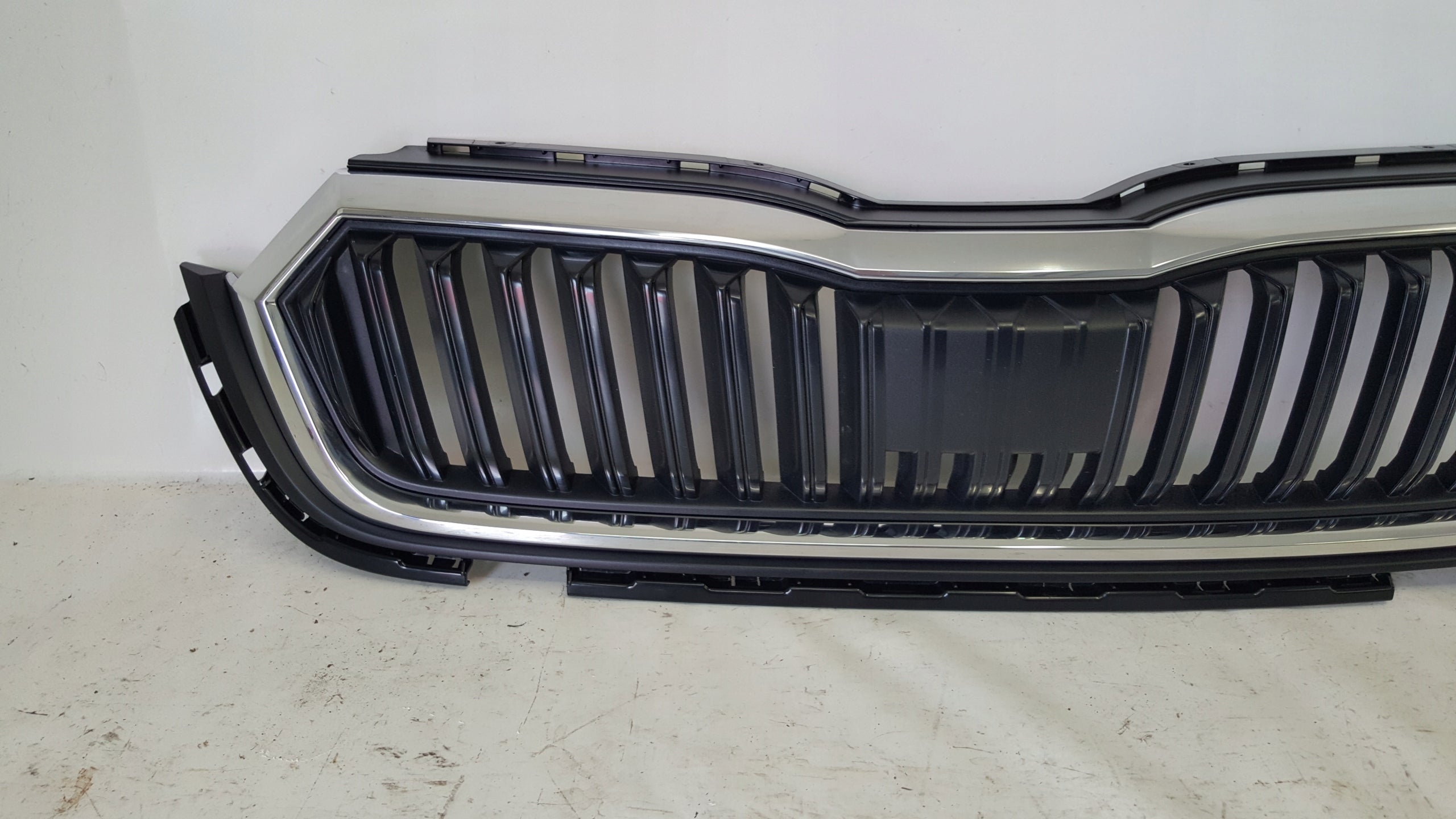 Kühlergrill Skoda OCTAVIA 4 IV FRONTGRILL Kühlergitter