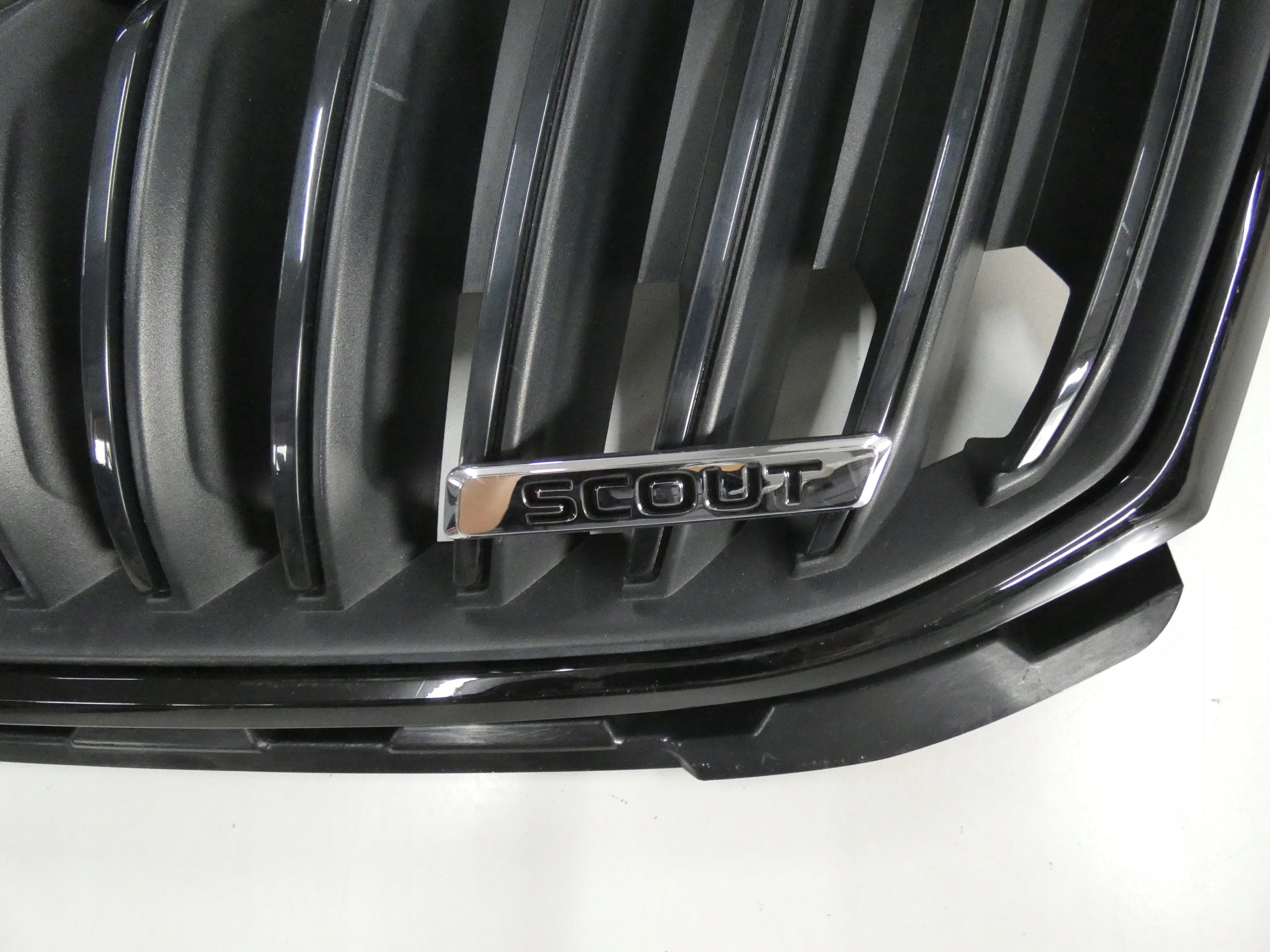 Kühlergrill Skoda OCTAVIA III FRONTGRILL 5E0853653at Kühlergitter