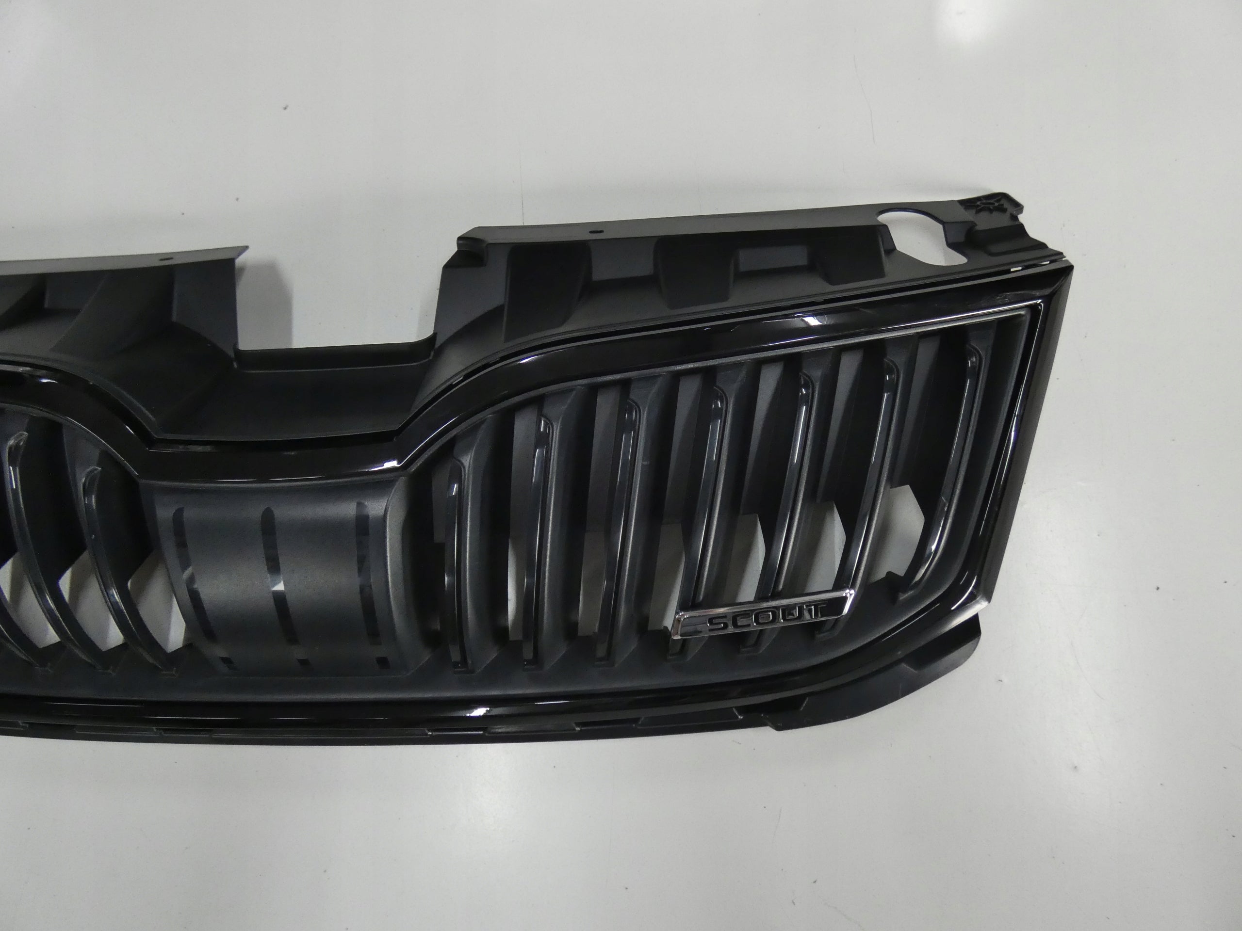 Kühlergrill Skoda OCTAVIA III FRONTGRILL 5E0853653at Kühlergitter