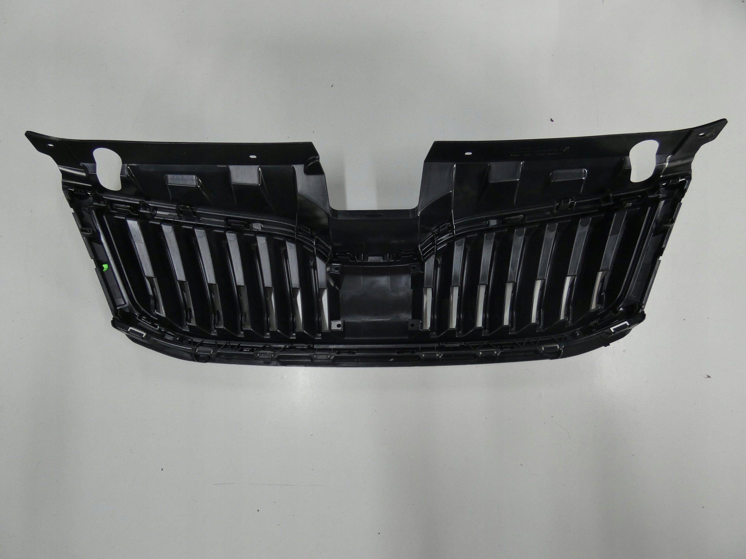 Kühlergrill Skoda OCTAVIA III FRONTGRILL 5E0853653at Kühlergitter