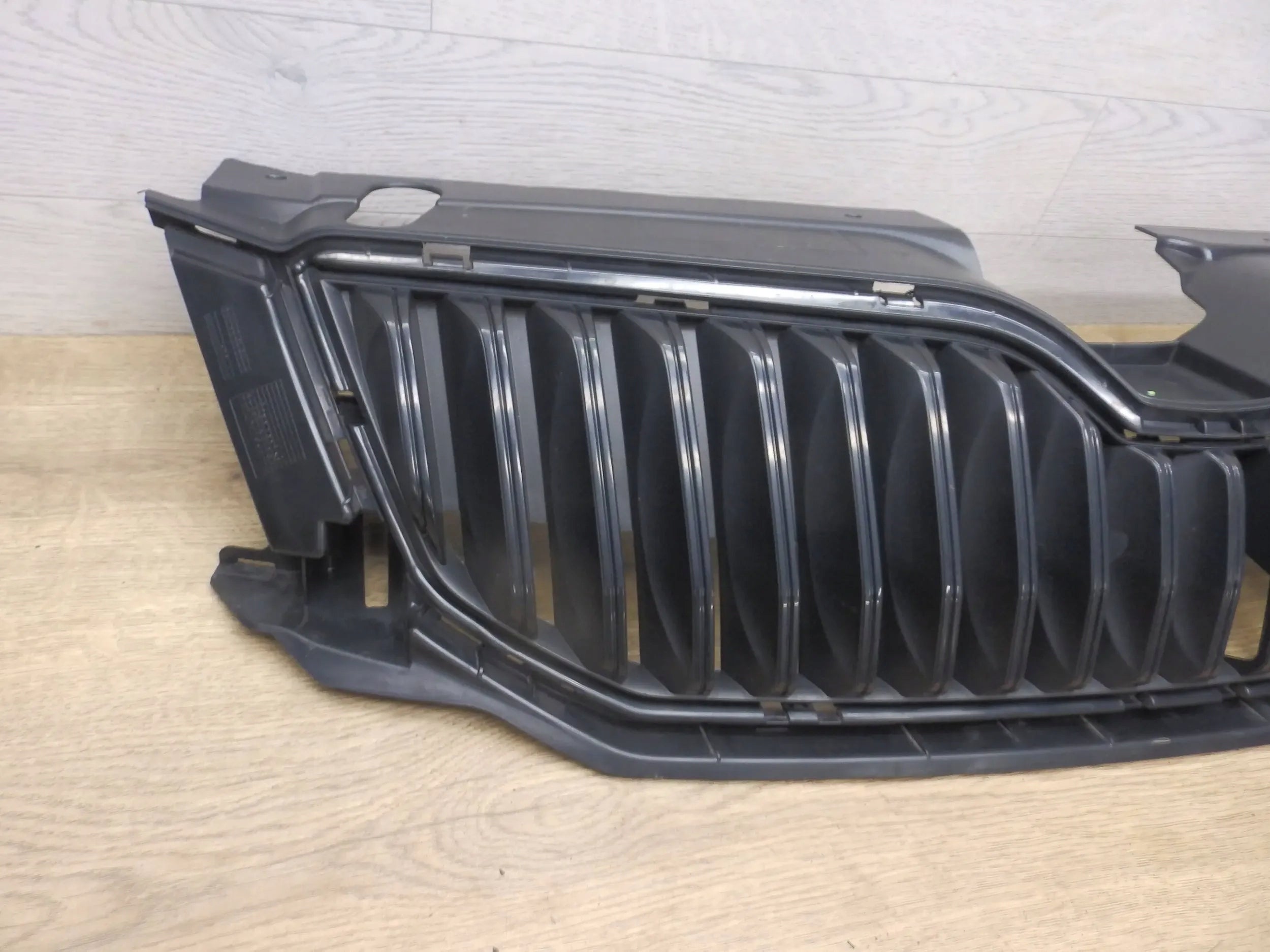 Kühlergrill Skoda OCTAVIA FRONTGRILL 5E0853653 Kühlergitter