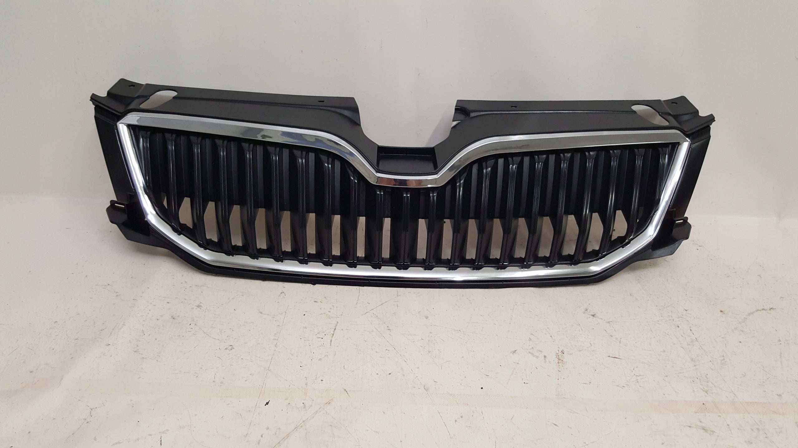 Kühlergrill Skoda OCTAVIA III FRONTGRILL 5E0853653 Kühlergitter