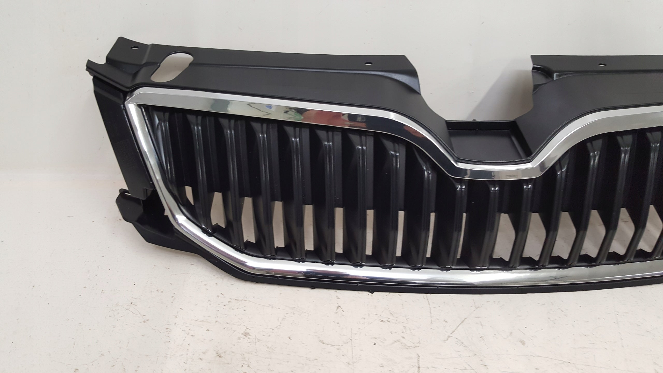 Kühlergrill Skoda OCTAVIA III FRONTGRILL 5E0853653 Kühlergitter