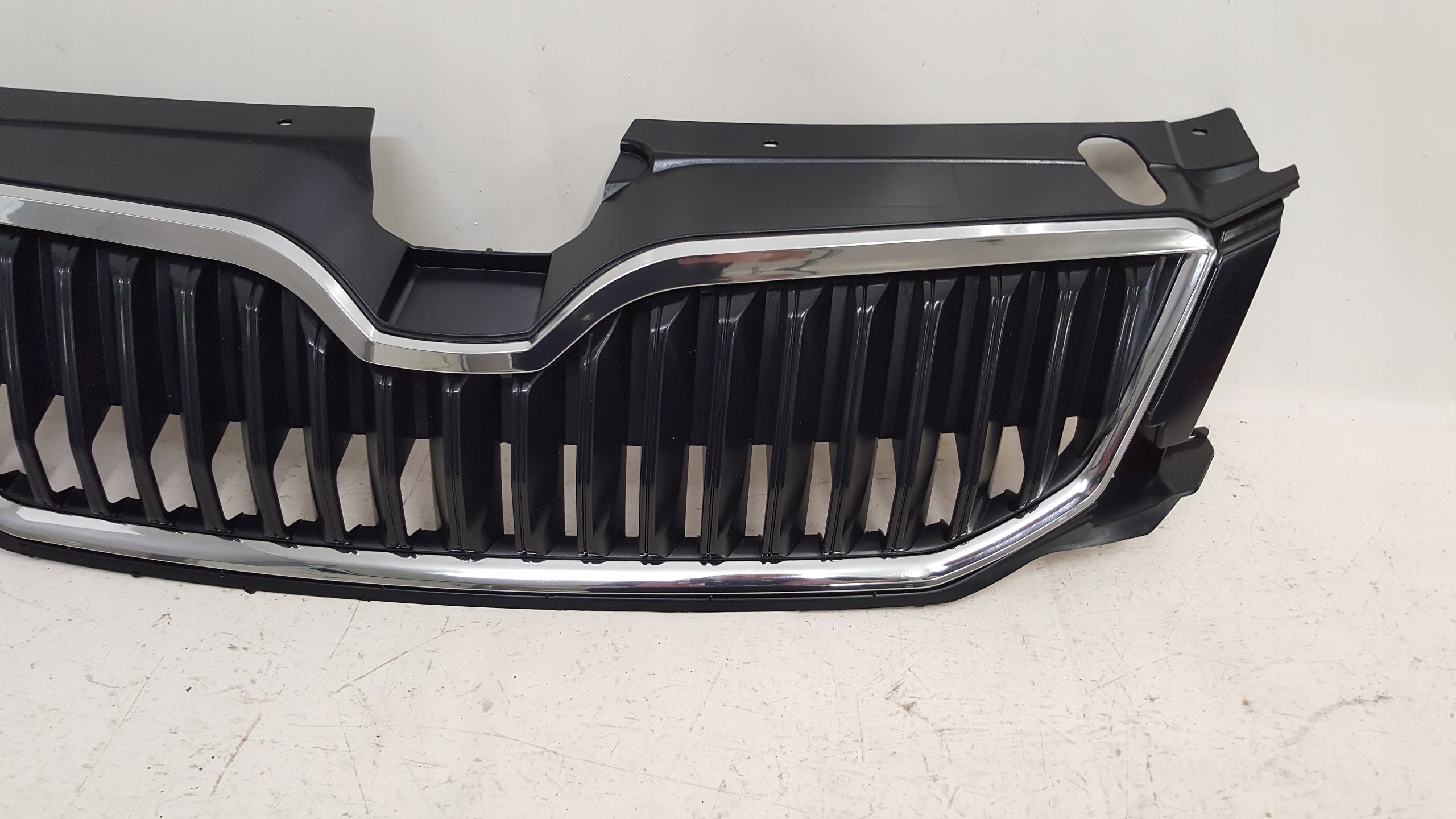 Kühlergrill Skoda OCTAVIA III FRONTGRILL 5E0853653 Kühlergitter