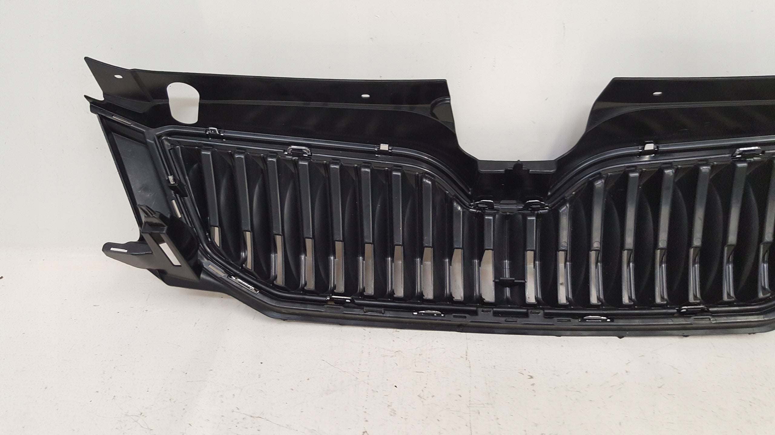 Kühlergrill Skoda OCTAVIA III FRONTGRILL 5E0853653 Kühlergitter