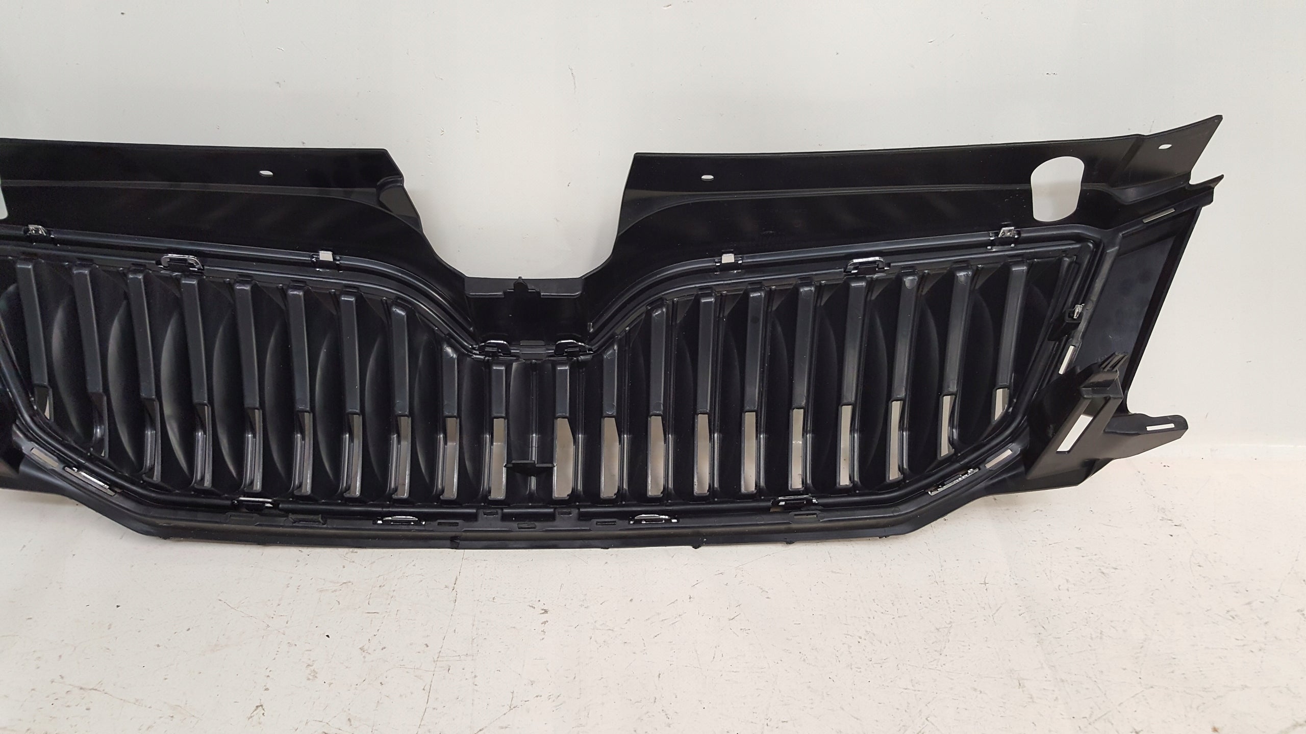 Kühlergrill Skoda OCTAVIA III FRONTGRILL 5E0853653 Kühlergitter