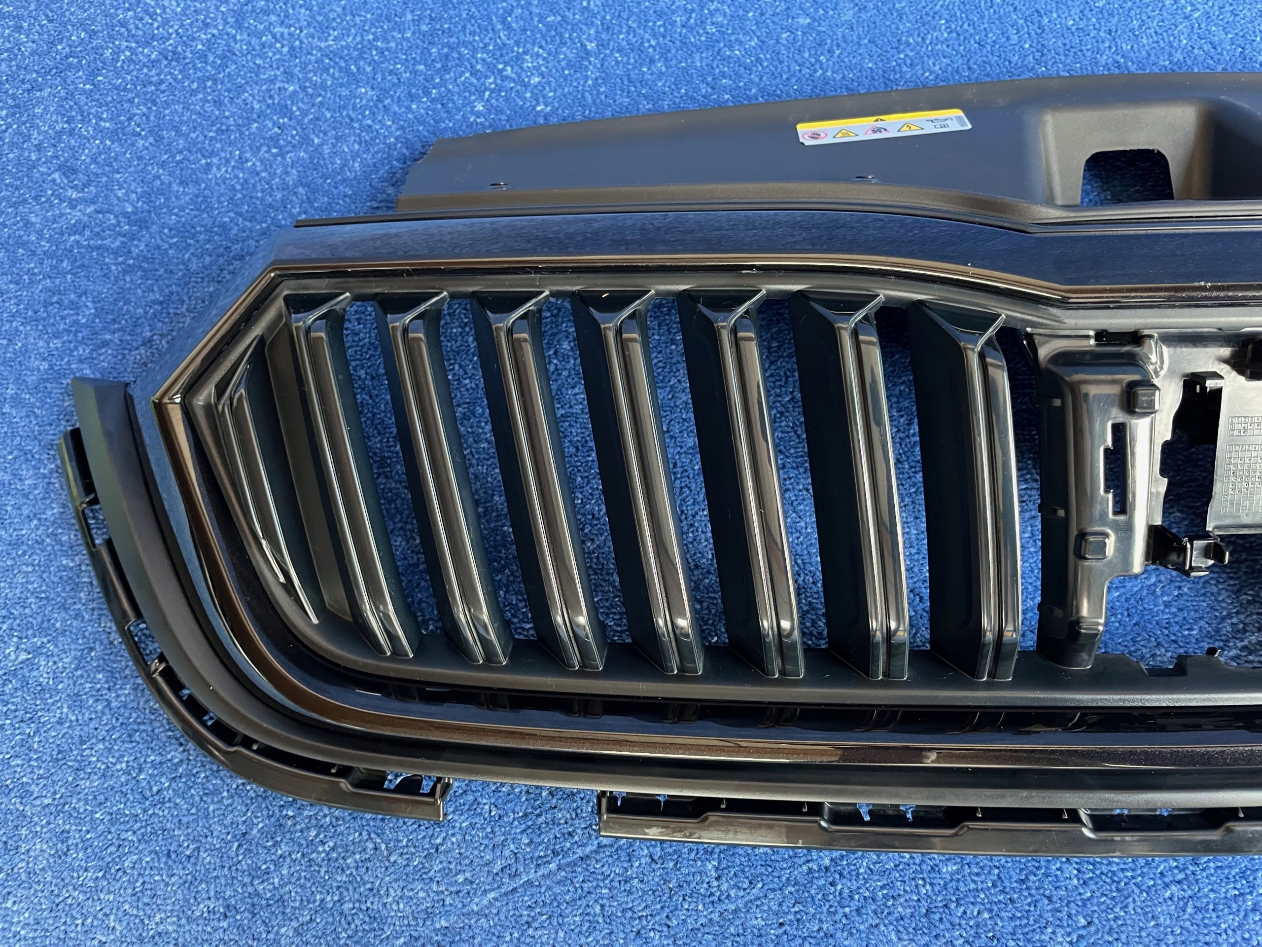 Kühlergrill Skoda OCTAVIA IV FRONTGRILL 5E38536535E Kühlergitter