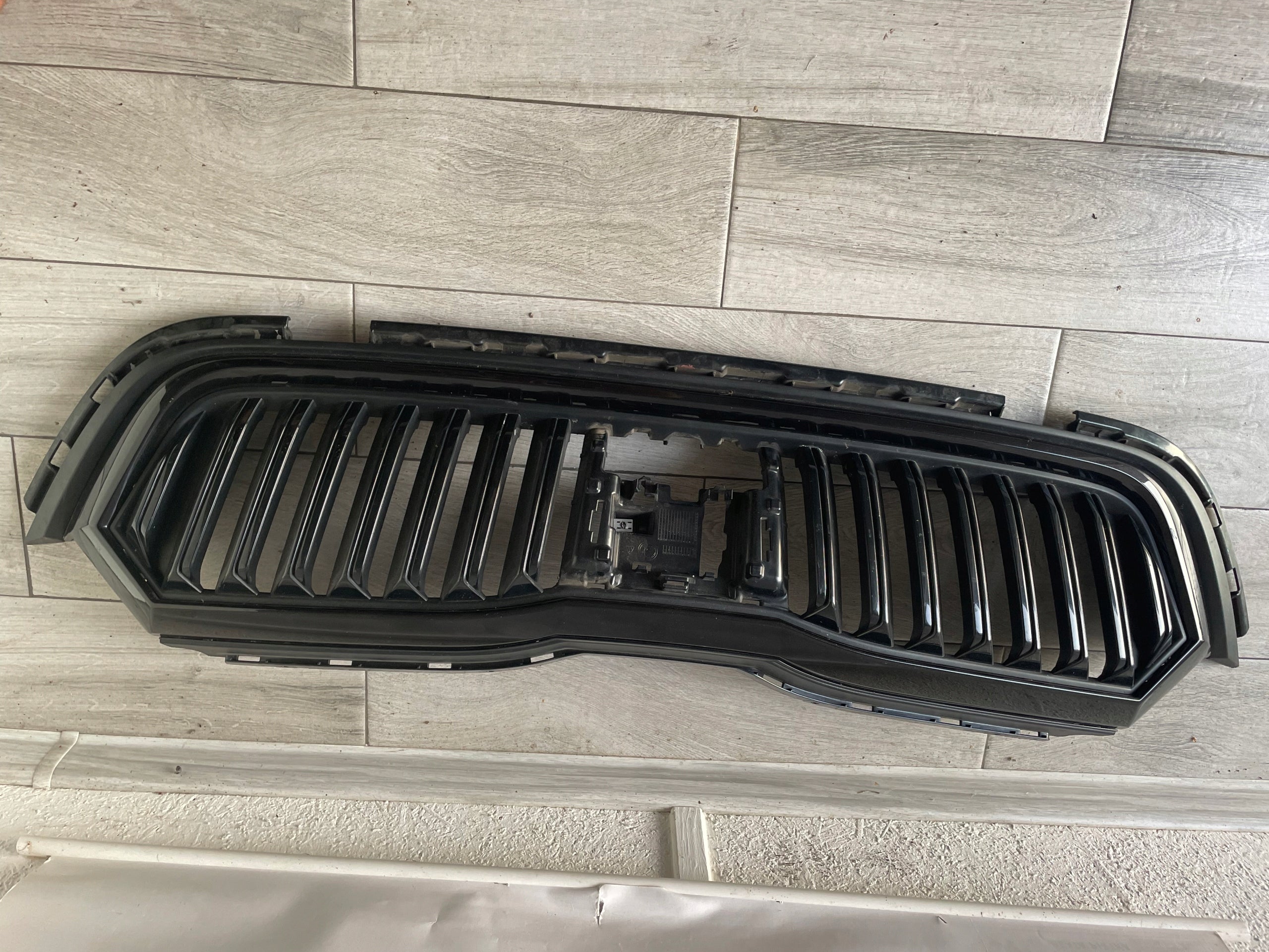 Kühlergrill Skoda OCTAVIA IV FRONTGRILL 5E3807724 Kühlergitter