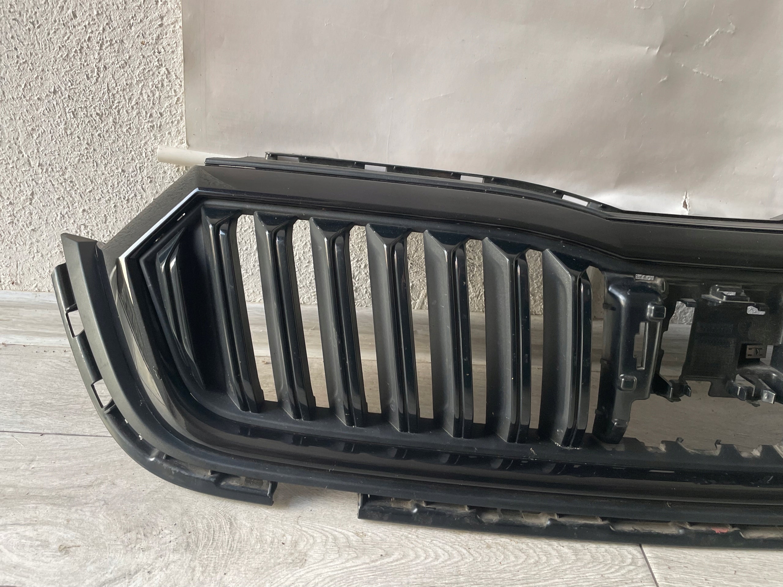 Kühlergrill Skoda OCTAVIA IV FRONTGRILL 5E3807724 Kühlergitter