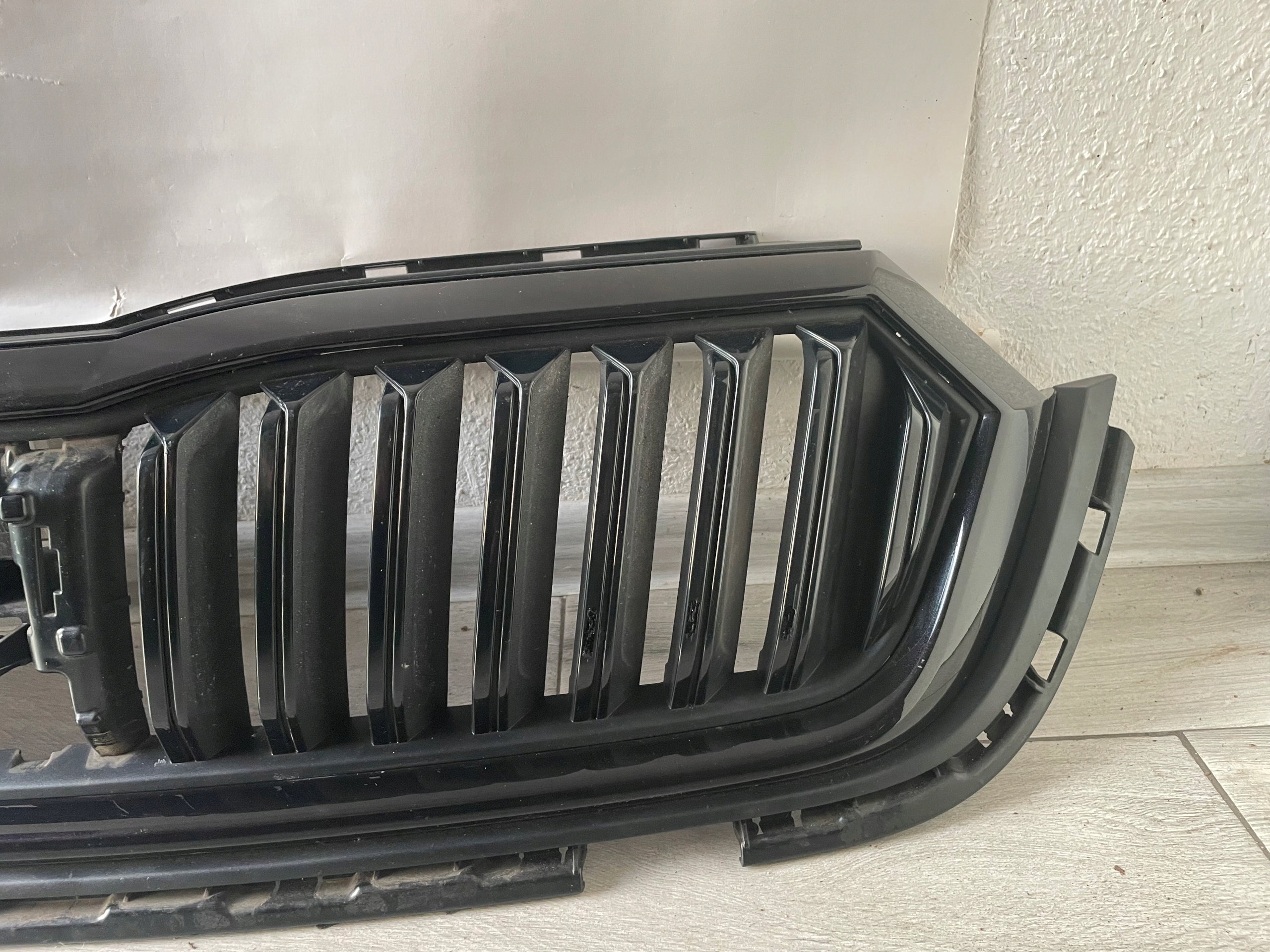 Kühlergrill Skoda OCTAVIA IV FRONTGRILL 5E3807724 Kühlergitter