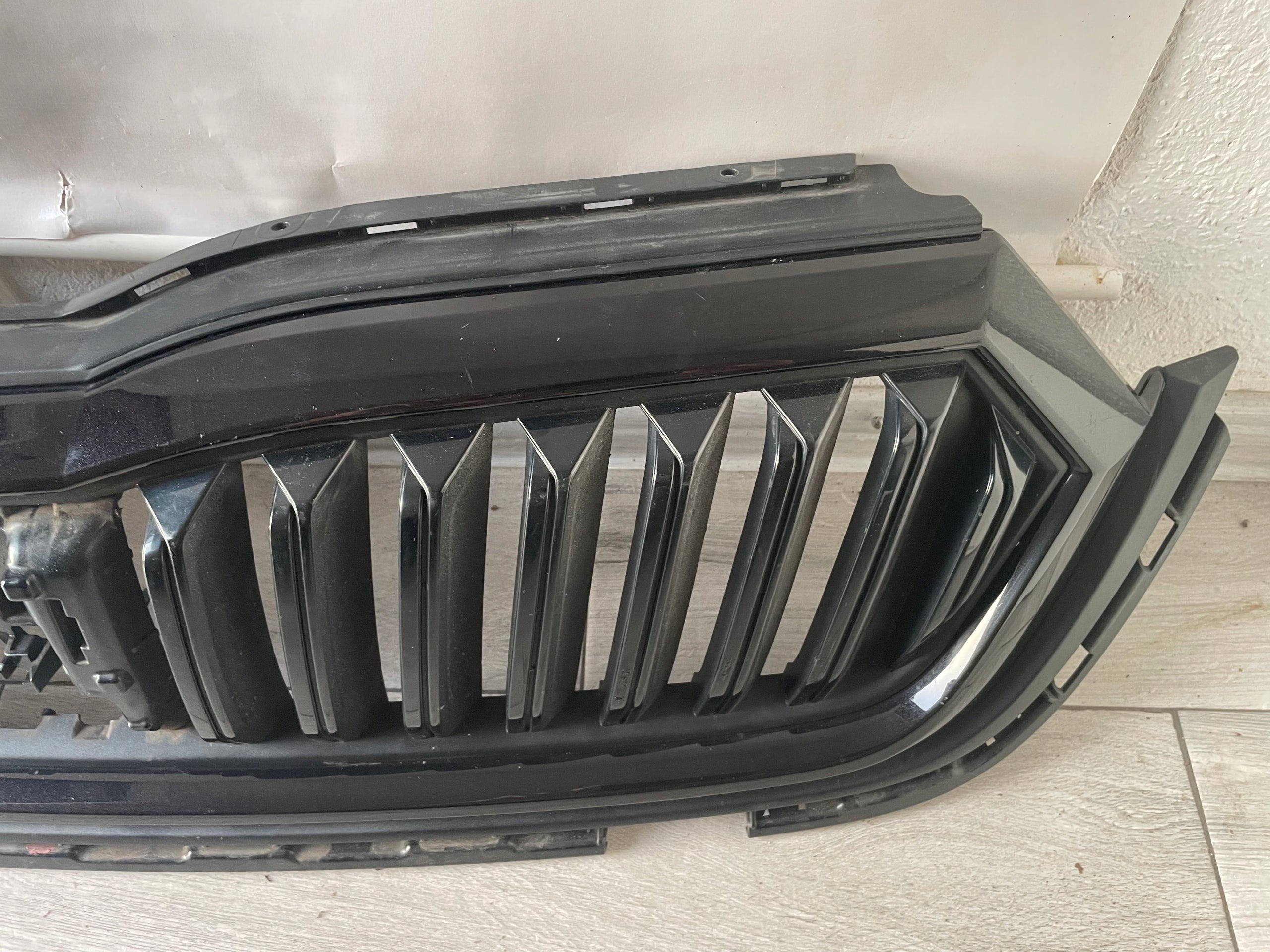 Kühlergrill Skoda OCTAVIA IV FRONTGRILL 5E3807724 Kühlergitter