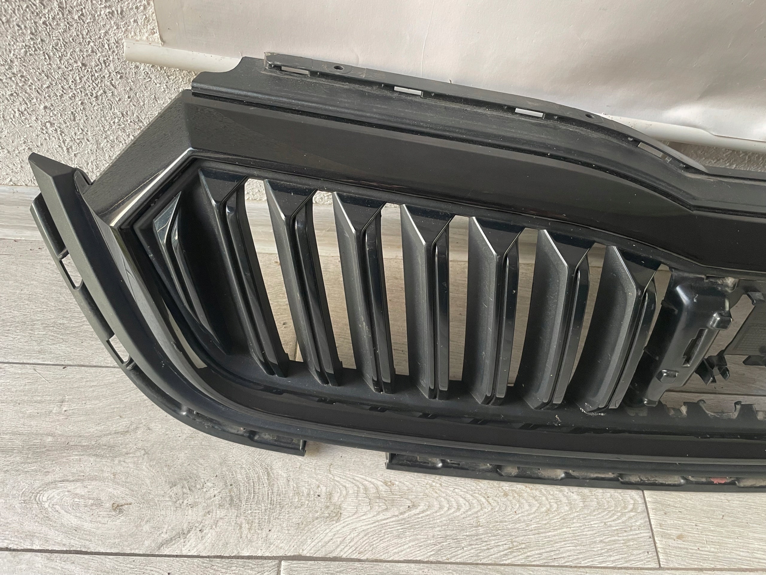 Kühlergrill Skoda OCTAVIA IV FRONTGRILL 5E3807724 Kühlergitter