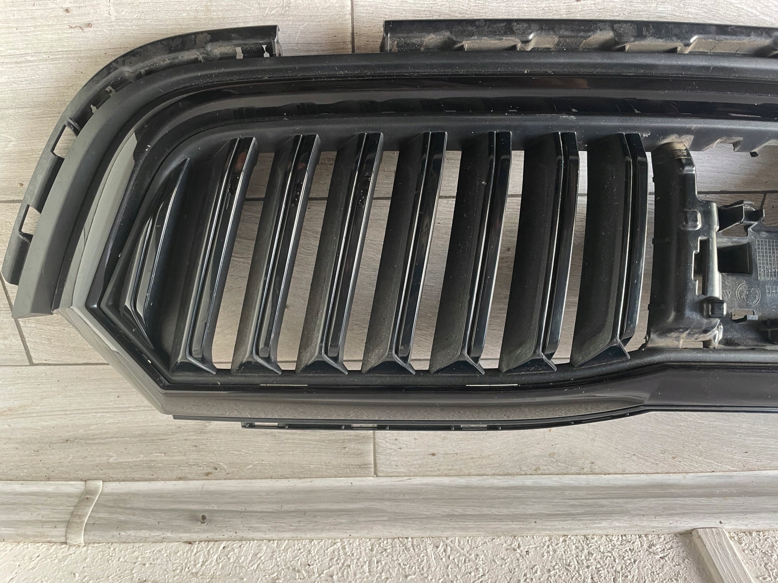 Kühlergrill Skoda OCTAVIA IV FRONTGRILL 5E3807724 Kühlergitter