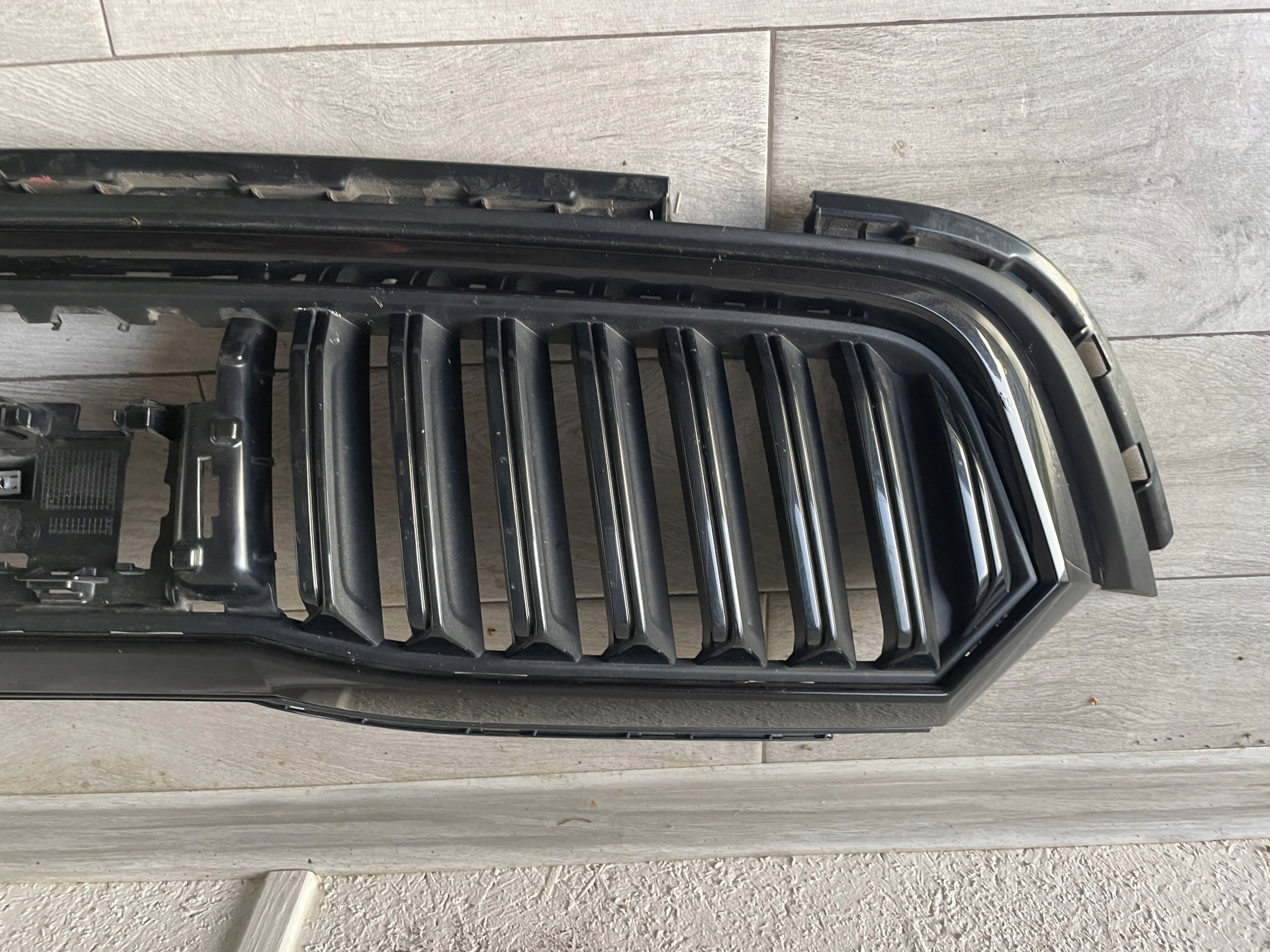 Kühlergrill Skoda OCTAVIA IV FRONTGRILL 5E3807724 Kühlergitter