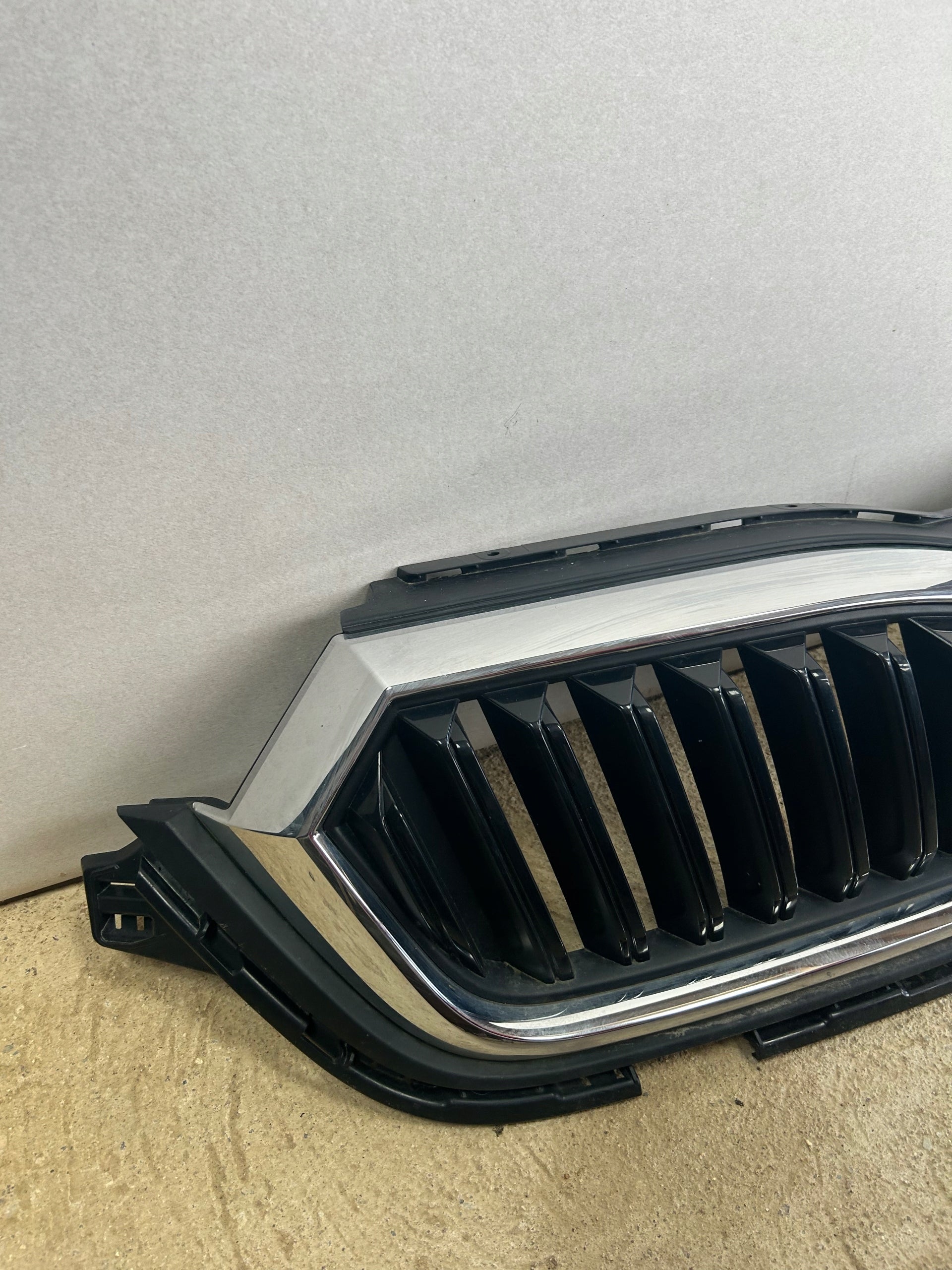 Kühlergrill Skoda OCTAVIA 4 OCTAVIA IV FRONTGRILL 5E3807724 Kühlergitter