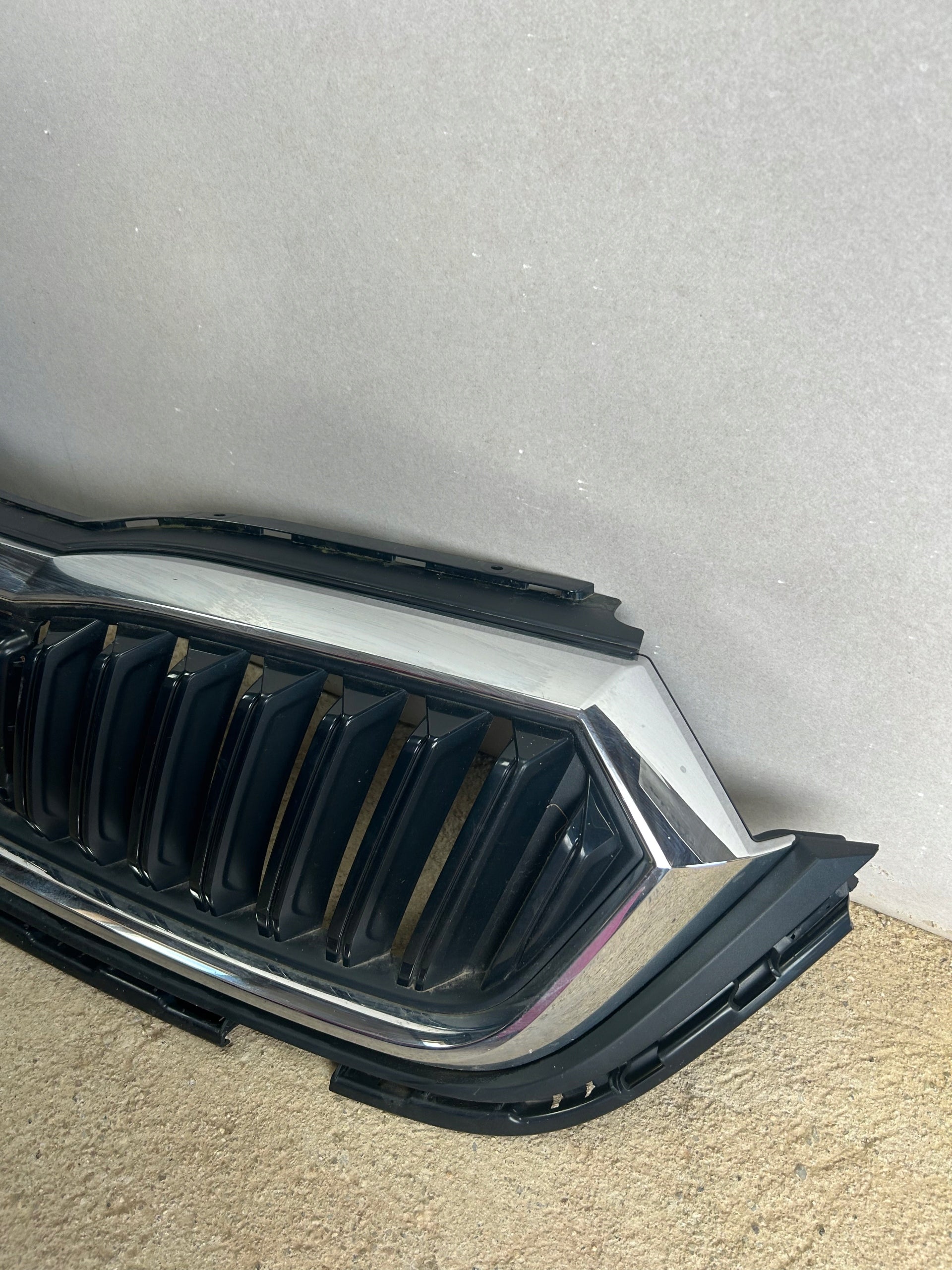 Kühlergrill Skoda OCTAVIA 4 OCTAVIA IV FRONTGRILL 5E3807724 Kühlergitter