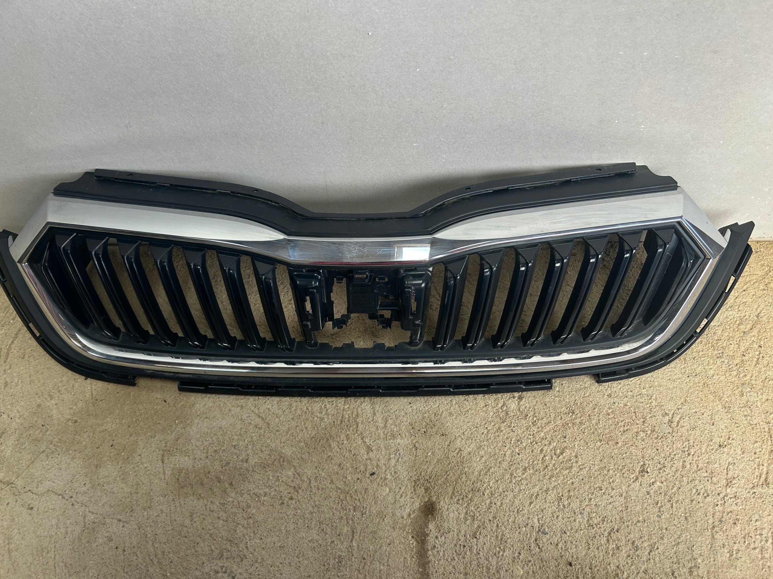 Kühlergrill Skoda OCTAVIA 4 OCTAVIA IV FRONTGRILL 5E3807724 Kühlergitter