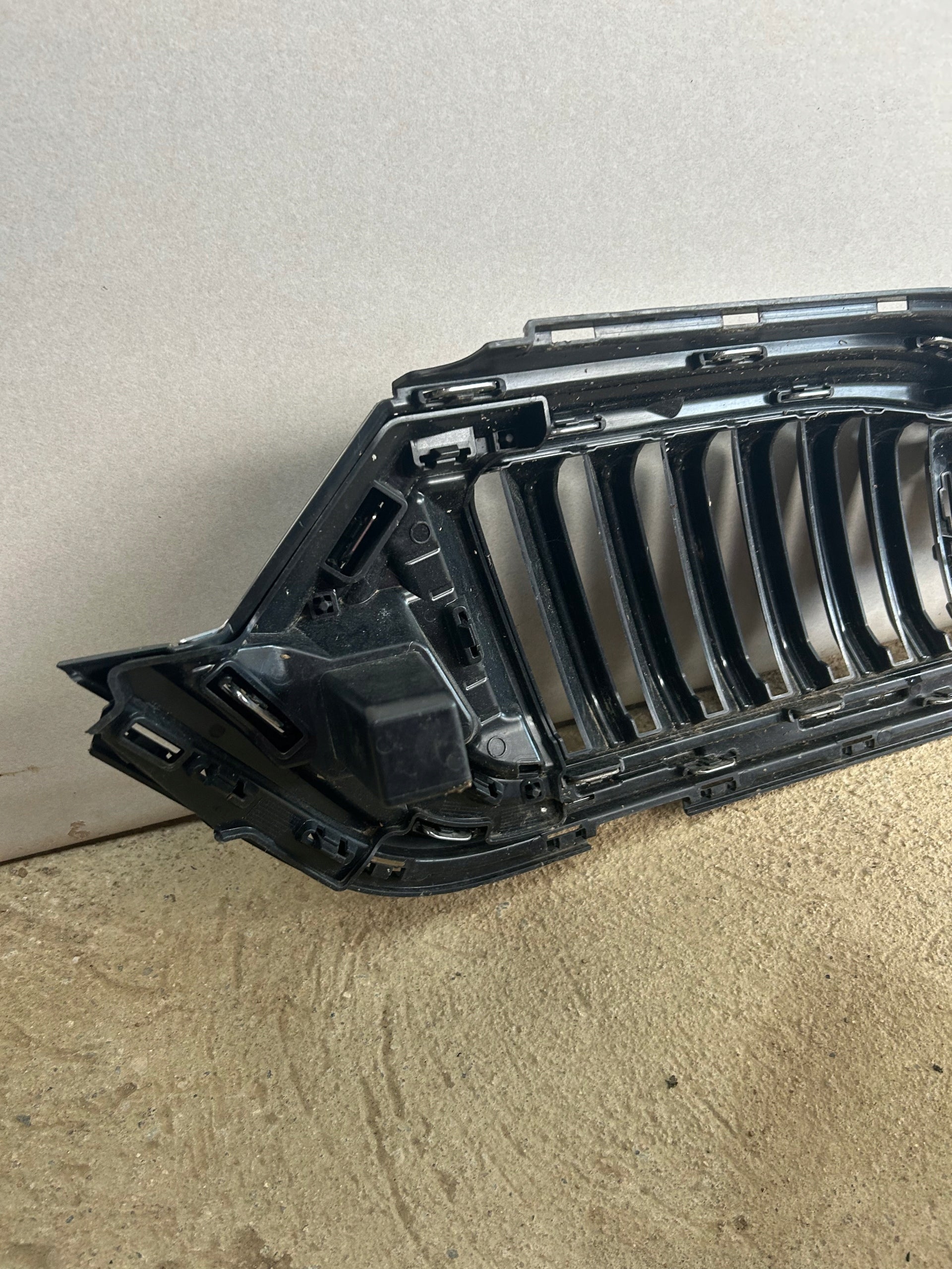 Kühlergrill Skoda OCTAVIA 4 OCTAVIA IV FRONTGRILL 5E3807724 Kühlergitter