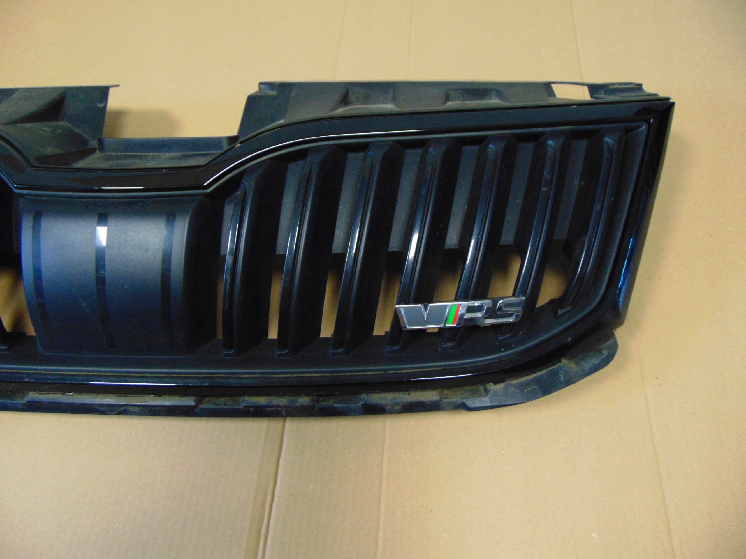 Kühlergrill Skoda OCTAVIA III FRONTGRILL 5E0853653A Kühlergitter