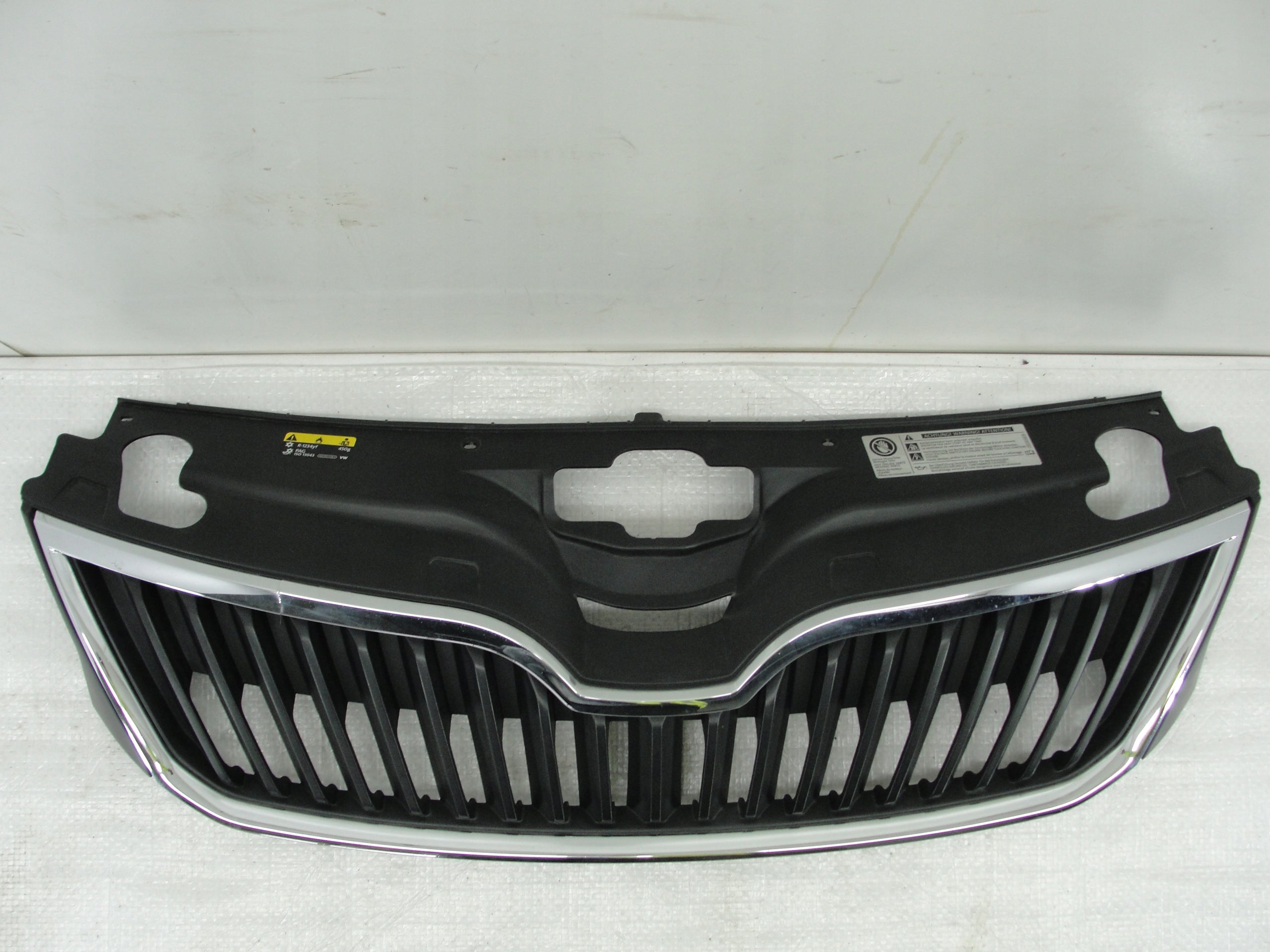 Kühlergrill Skoda RAPID FRONTGRILL 5JA853668 Kühlergitter