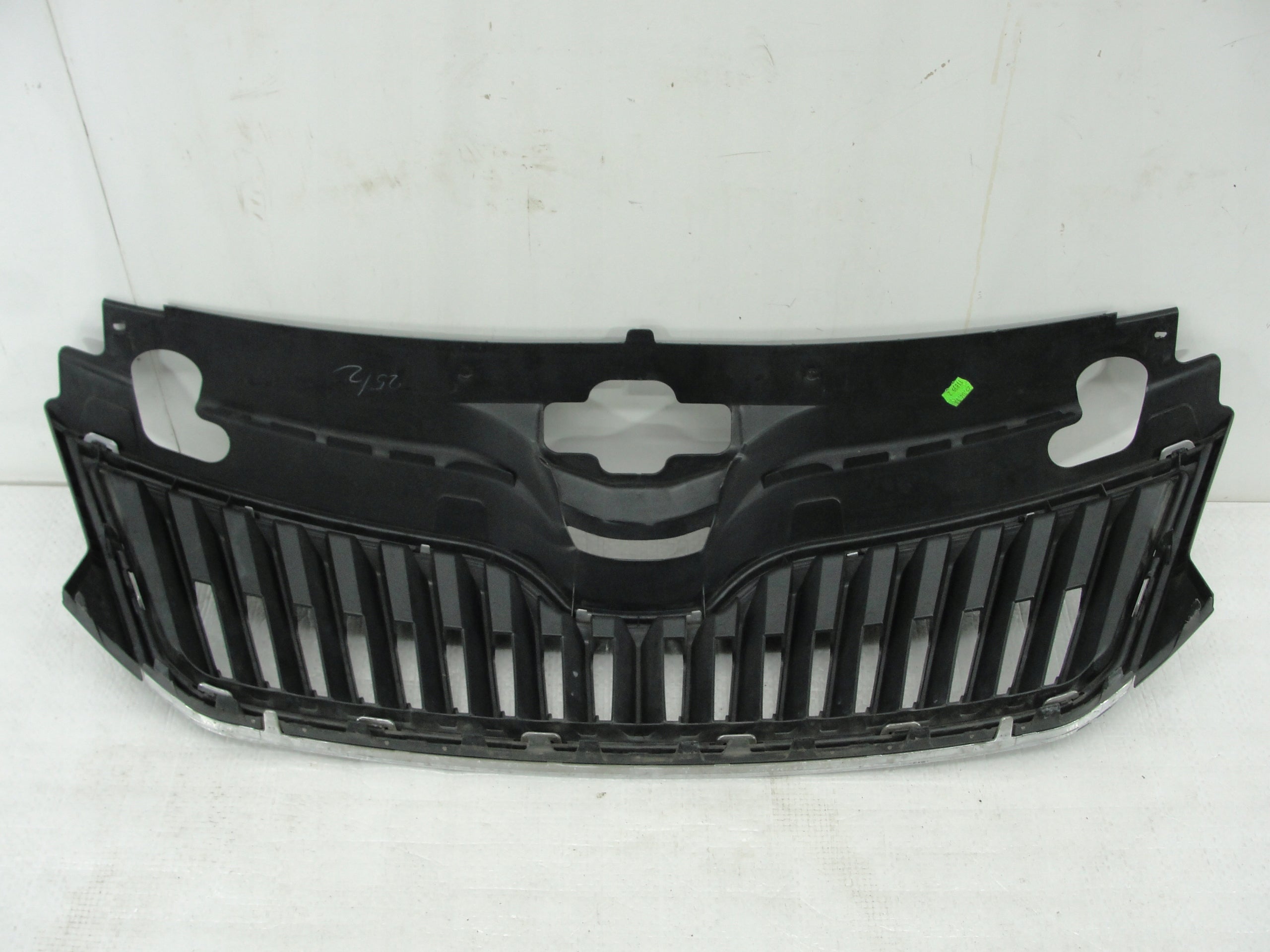 Kühlergrill Skoda RAPID FRONTGRILL 5JA853668 Kühlergitter