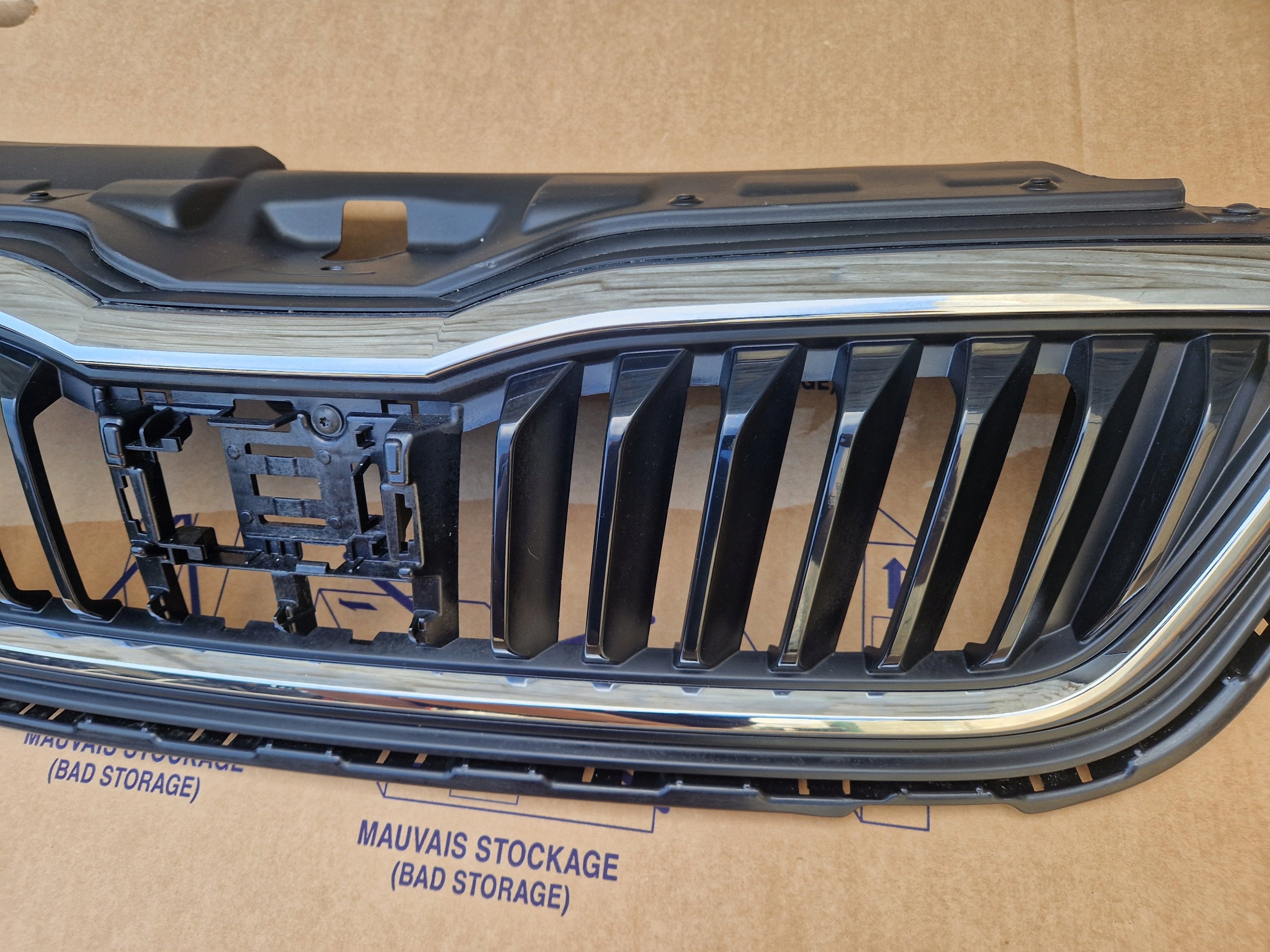 Kühlergrill Skoda SCALA FRONTGRILL 657853653KA Kühlergitter