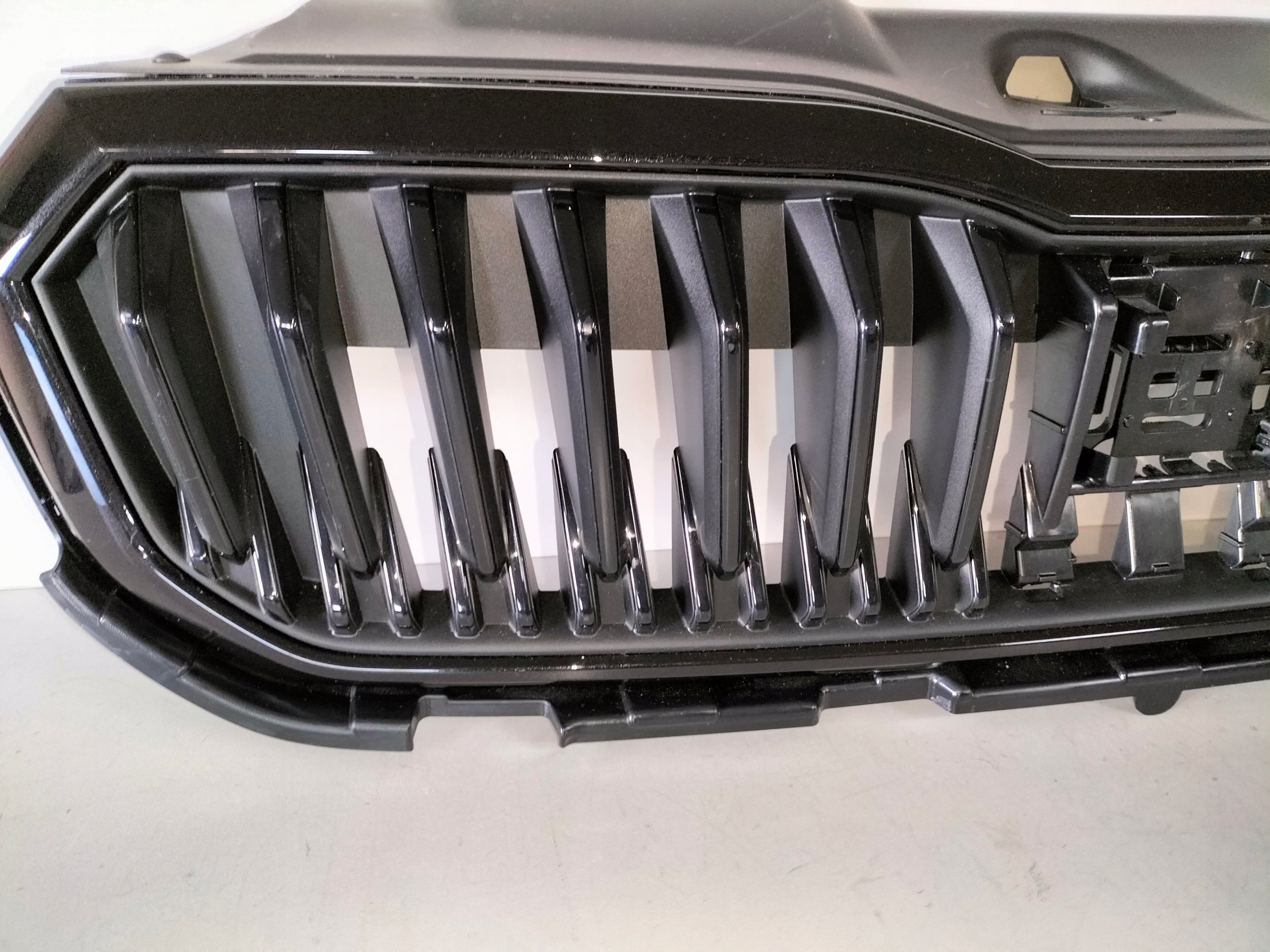 Kühlergrill Skoda SCALA FRONTGRILL 657853343A6 Kühlergitter