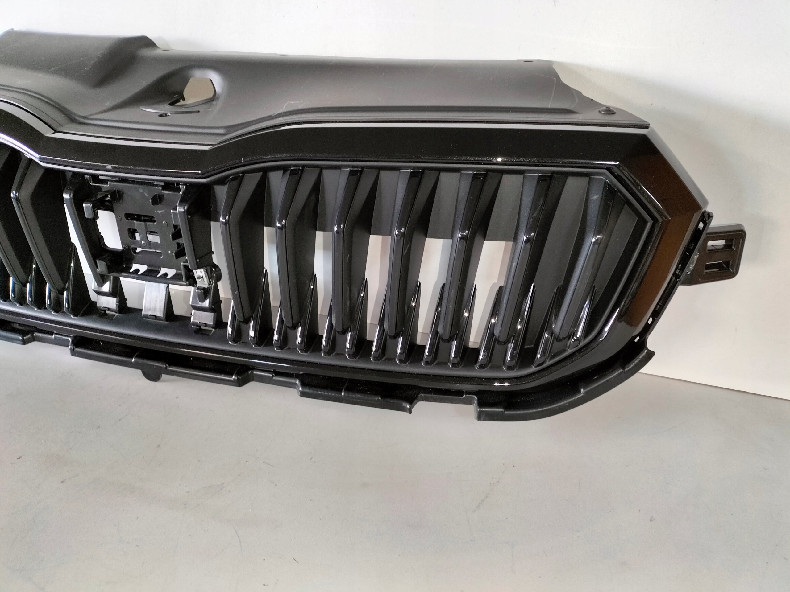 Kühlergrill Skoda SCALA FRONTGRILL 657853343A6 Kühlergitter