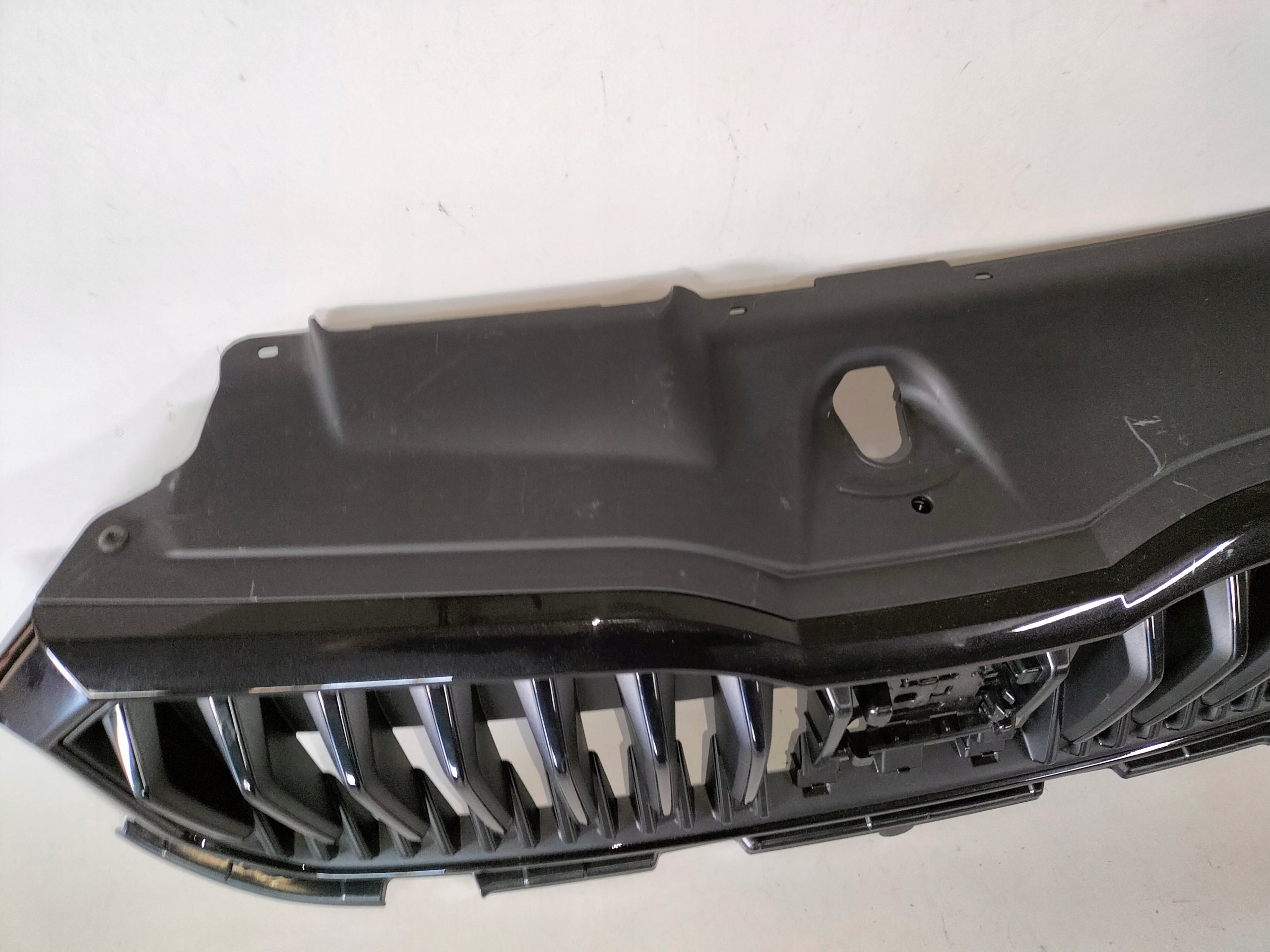 Kühlergrill Skoda SCALA FRONTGRILL 657853343A6 Kühlergitter