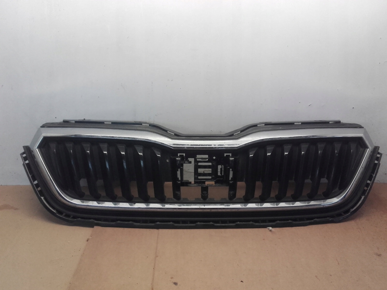 Kühlergrill Skoda SCALA FRONTGRILL 657853653AS Kühlergitter