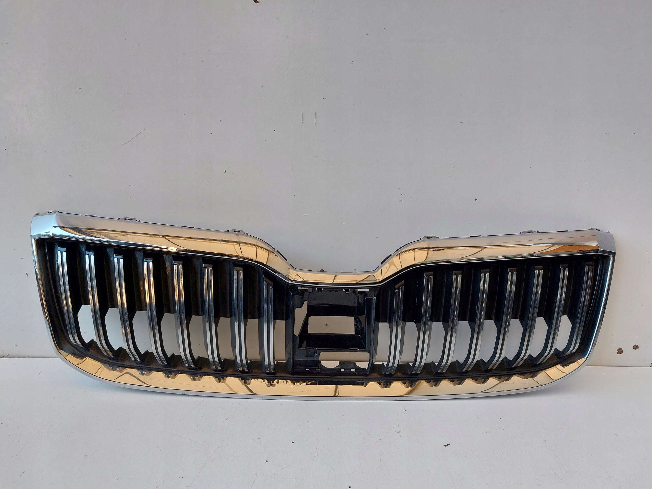 Kühlergrill Skoda SUPERB III 3 SUPERB 3 FRONTGRILL 3V0853653G3 Kühlergitter