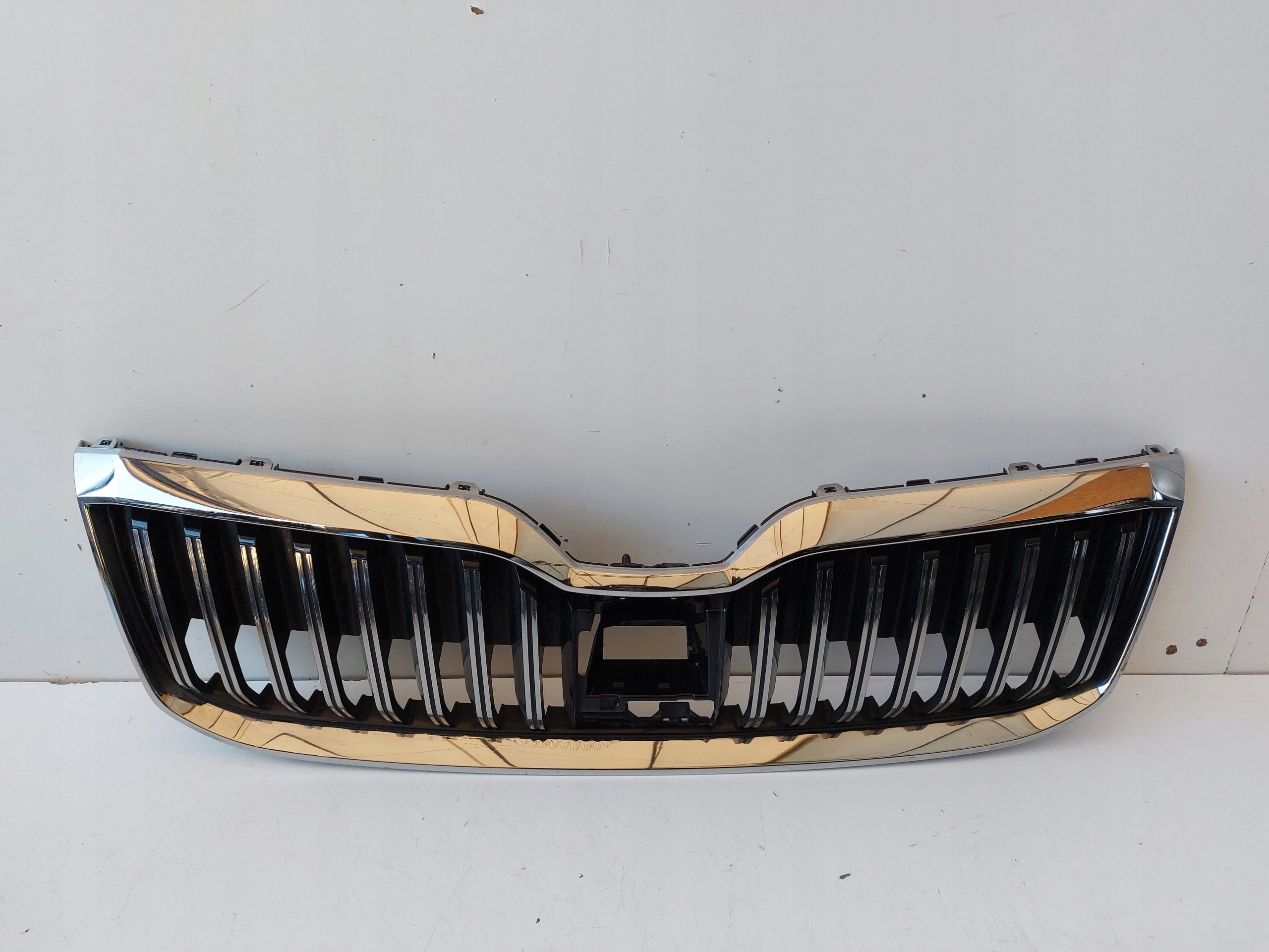 Kühlergrill Skoda SUPERB III 3 SUPERB 3 FRONTGRILL 3V0853653G3 Kühlergitter