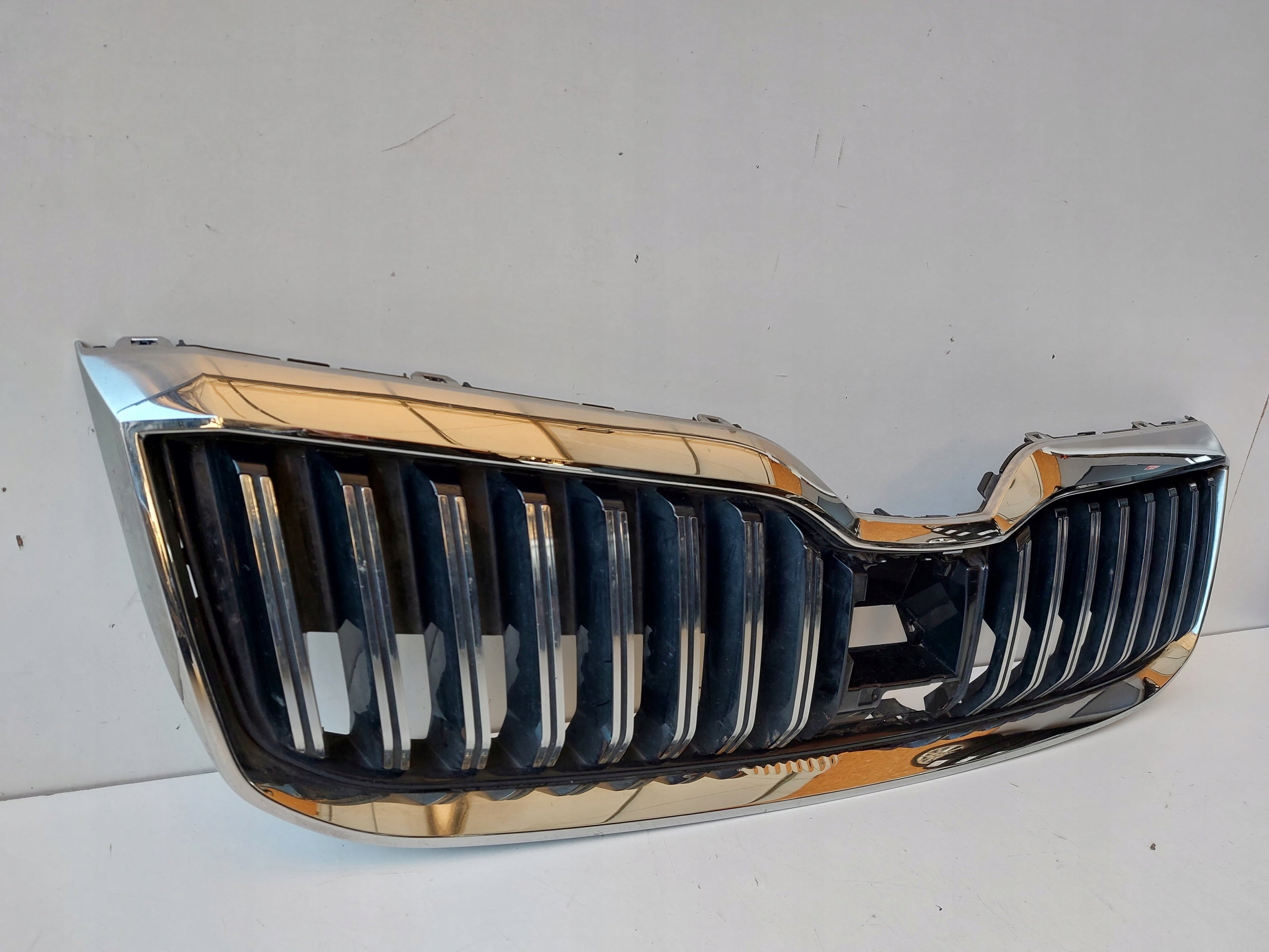 Kühlergrill Skoda SUPERB III 3 SUPERB 3 FRONTGRILL 3V0853653G3 Kühlergitter