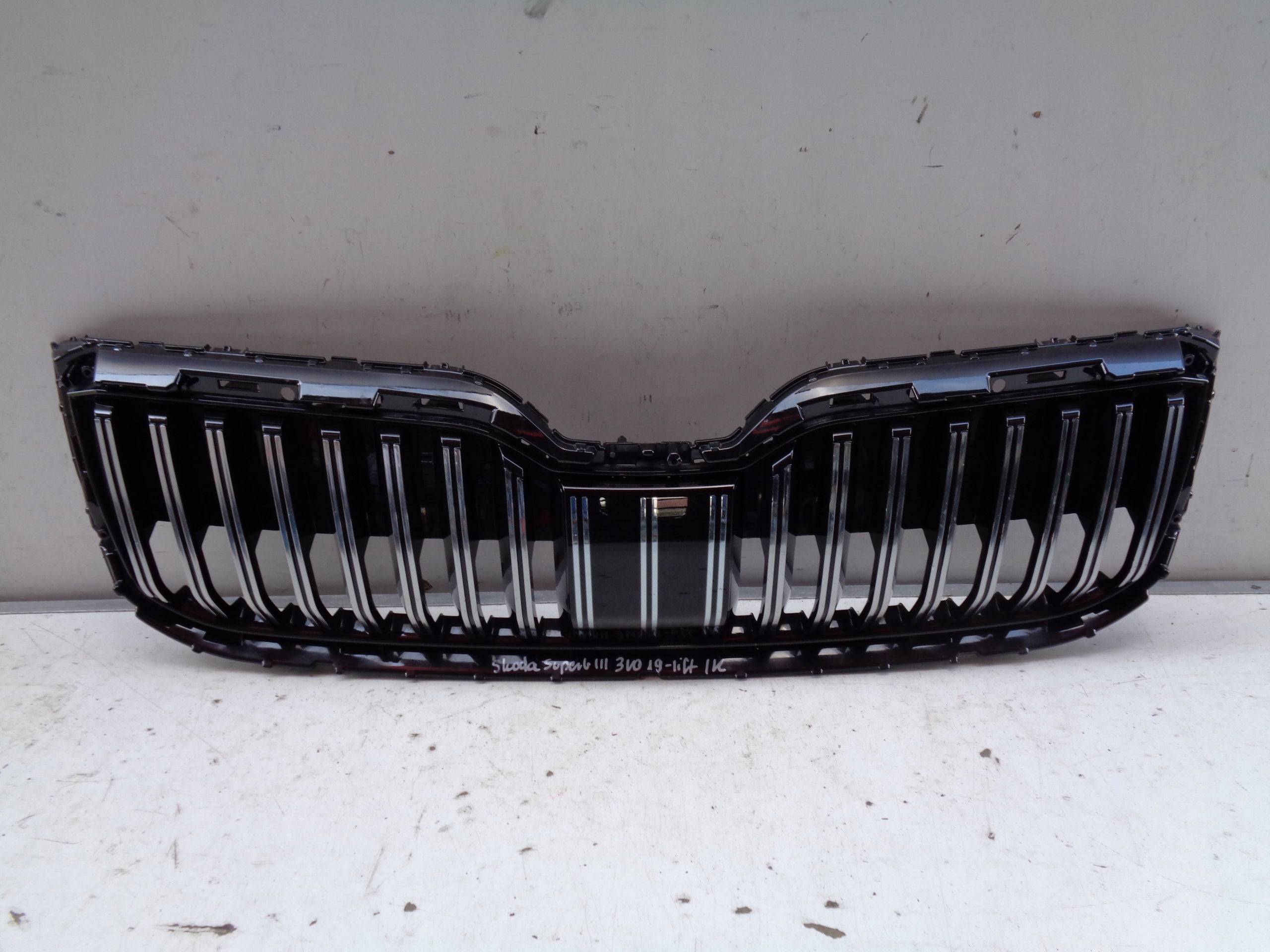  Kühlergrill Skoda SUPERB III 3 FRONTGRILL 3V0853653G3 Kühlergitter product image