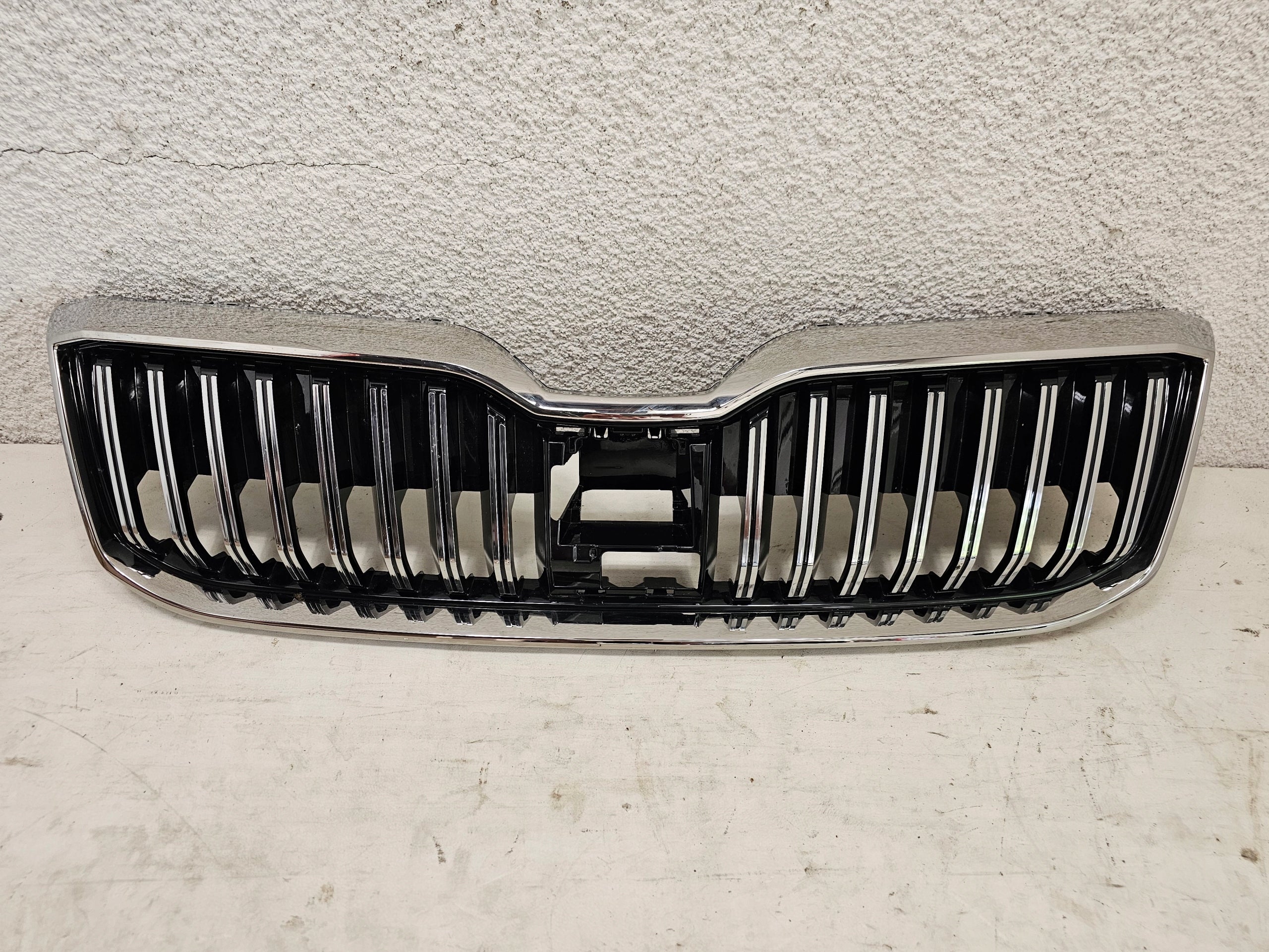 Kühlergrill Skoda SUPERB III FRONTGRILL 3V0853653G3 Kühlergitter