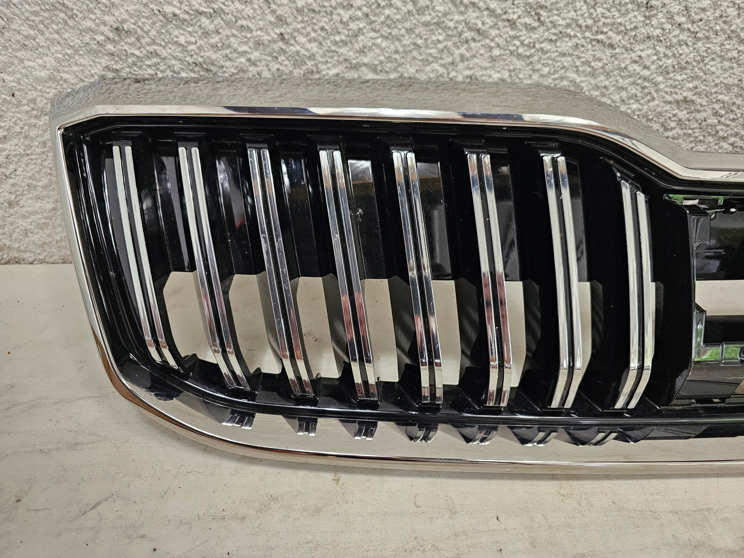 Kühlergrill Skoda SUPERB III FRONTGRILL 3V0853653G3 Kühlergitter