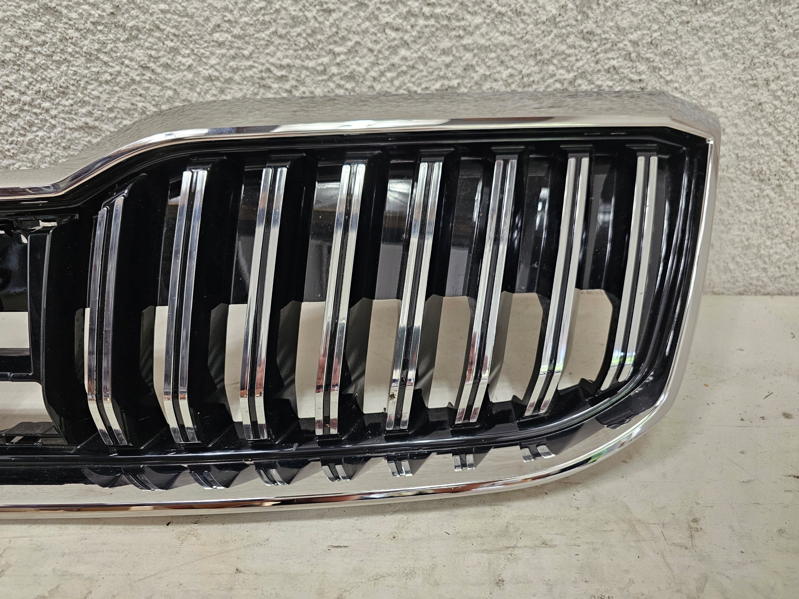 Kühlergrill Skoda SUPERB III FRONTGRILL 3V0853653G3 Kühlergitter