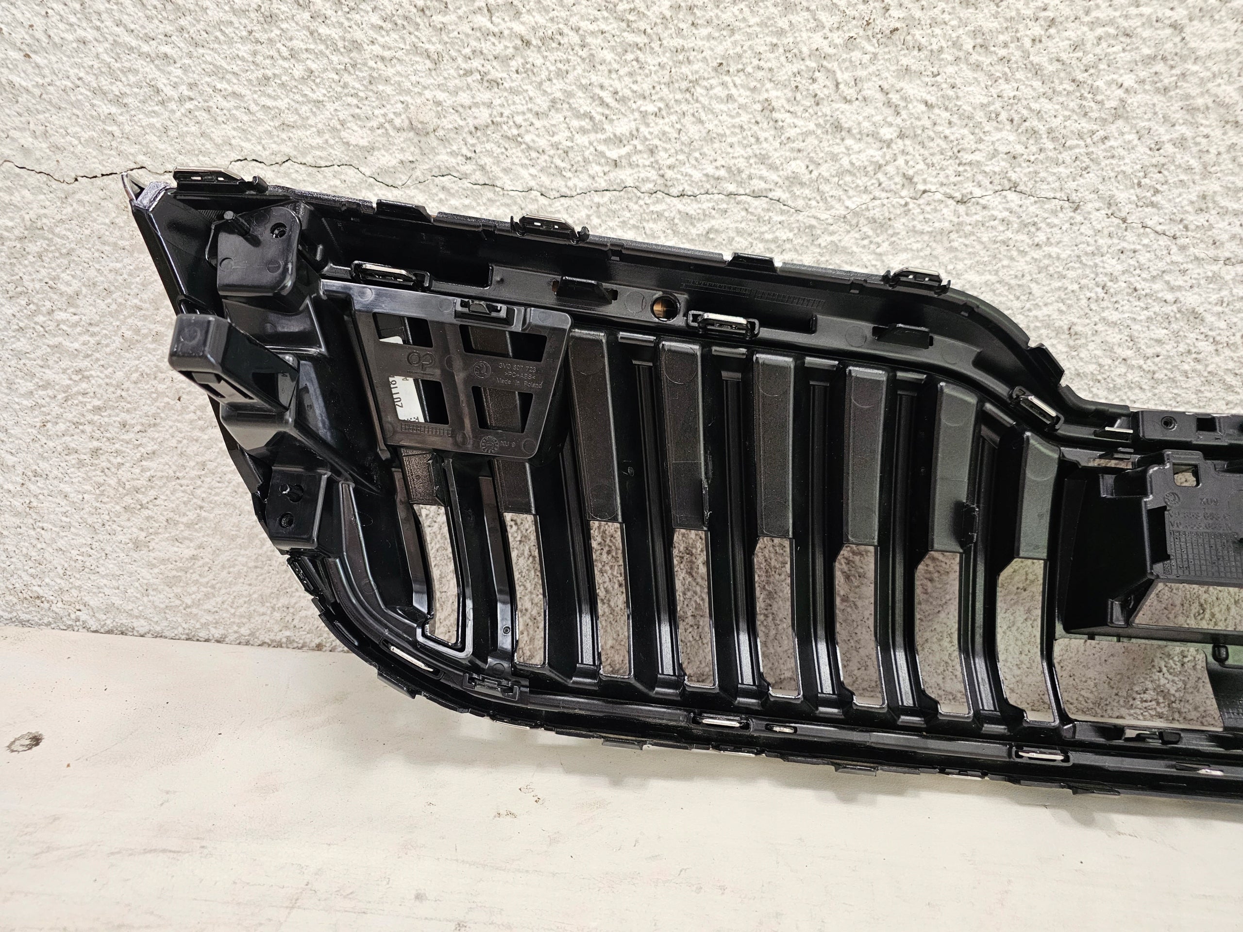 Kühlergrill Skoda SUPERB III FRONTGRILL 3V0853653G3 Kühlergitter