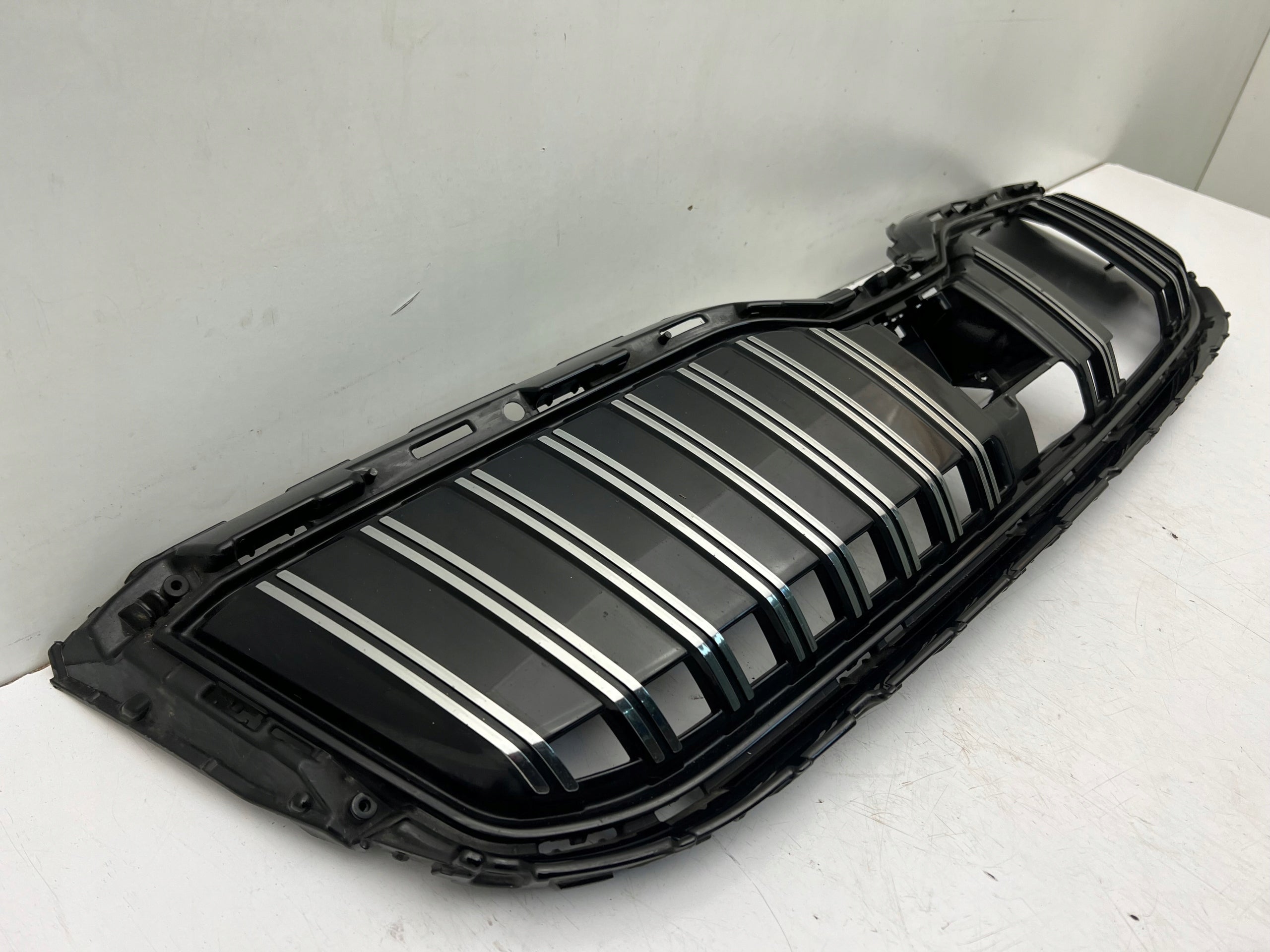 Kühlergrill Skoda SUPERB III FRONTGRILL 3V0853653J Kühlergitter