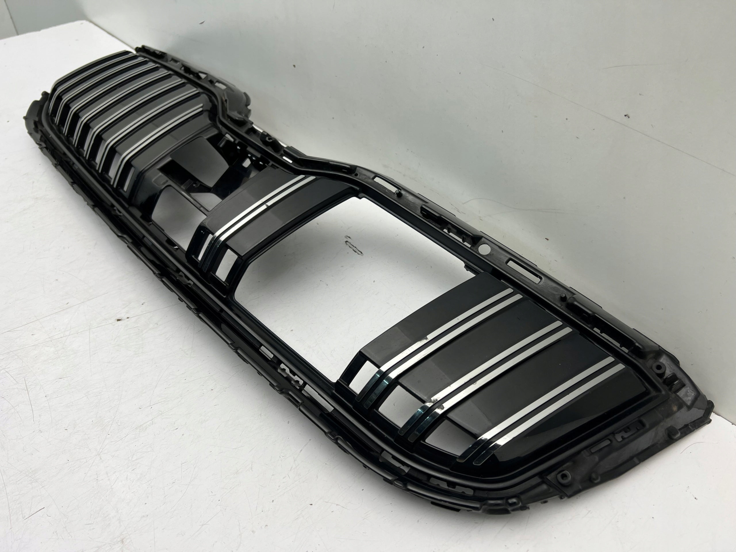 Kühlergrill Skoda SUPERB III FRONTGRILL 3V0853653J Kühlergitter