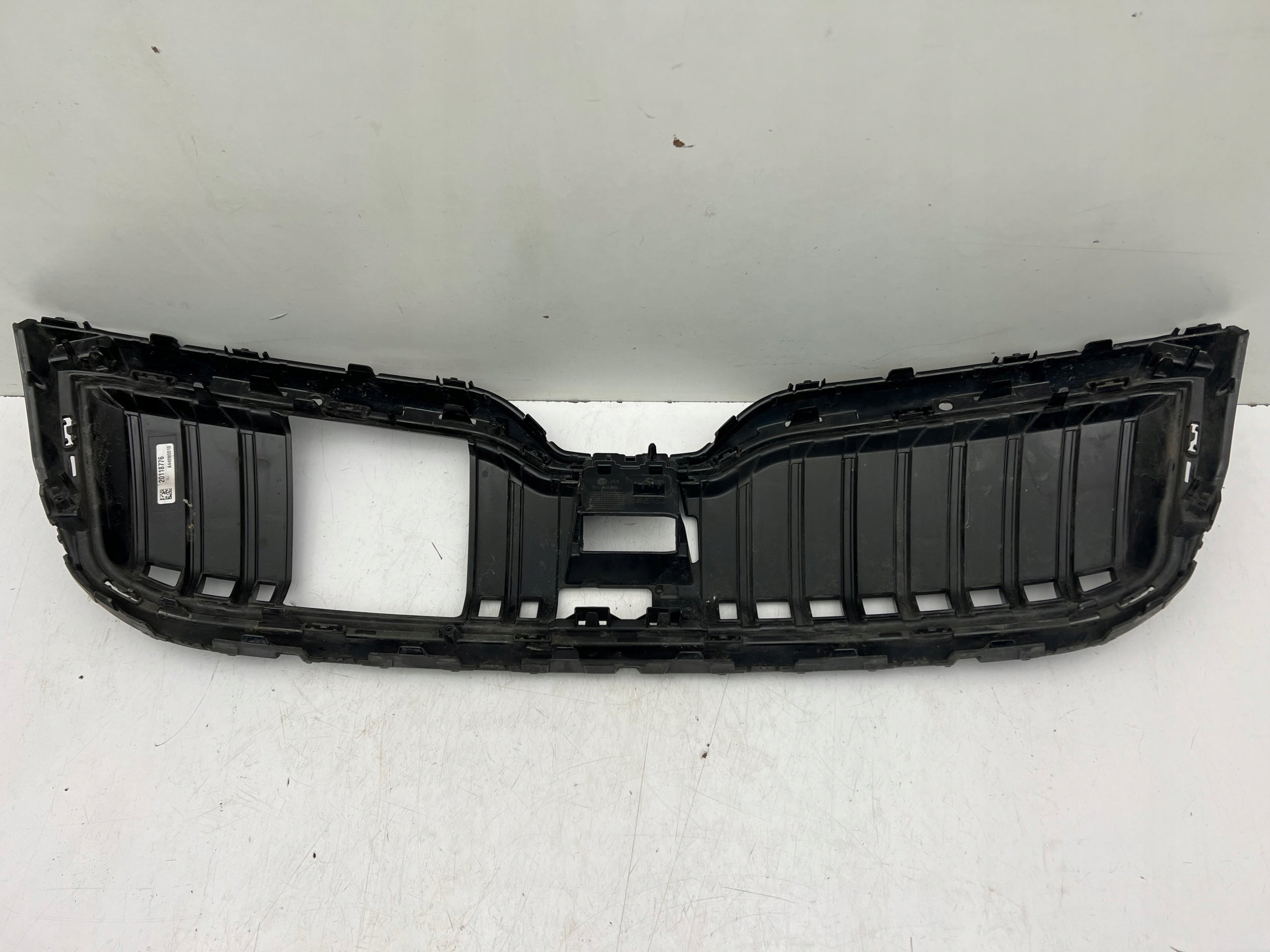 Kühlergrill Skoda SUPERB III FRONTGRILL 3V0853653J Kühlergitter