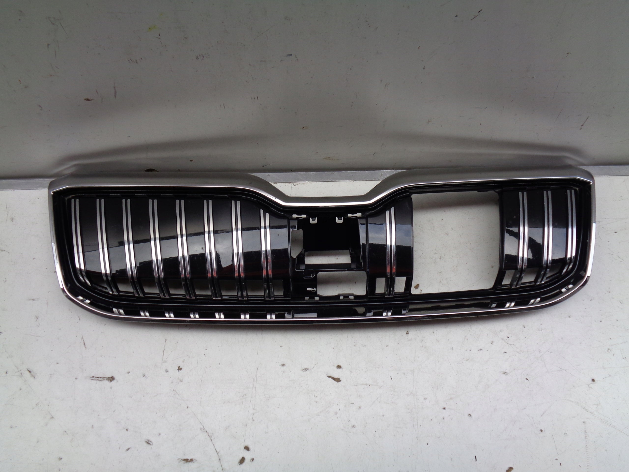  Kühlergrill Skoda SUPERB III 3 FRONTGRILL 3V0853653J Kühlergitter product image