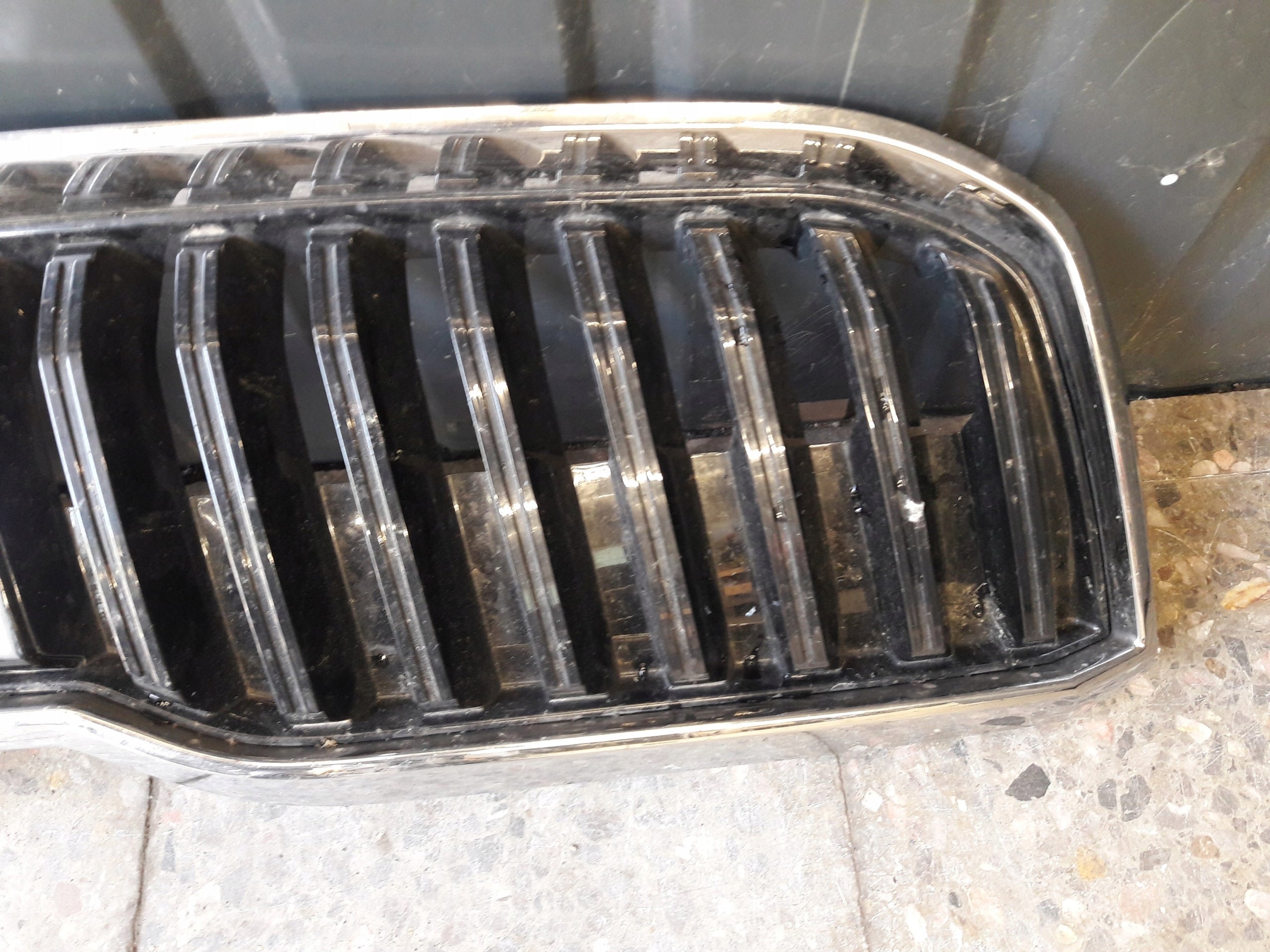 Kühlergrill Skoda SUPERB 3 FRONTGRILL 3v0853653ga Kühlergitter