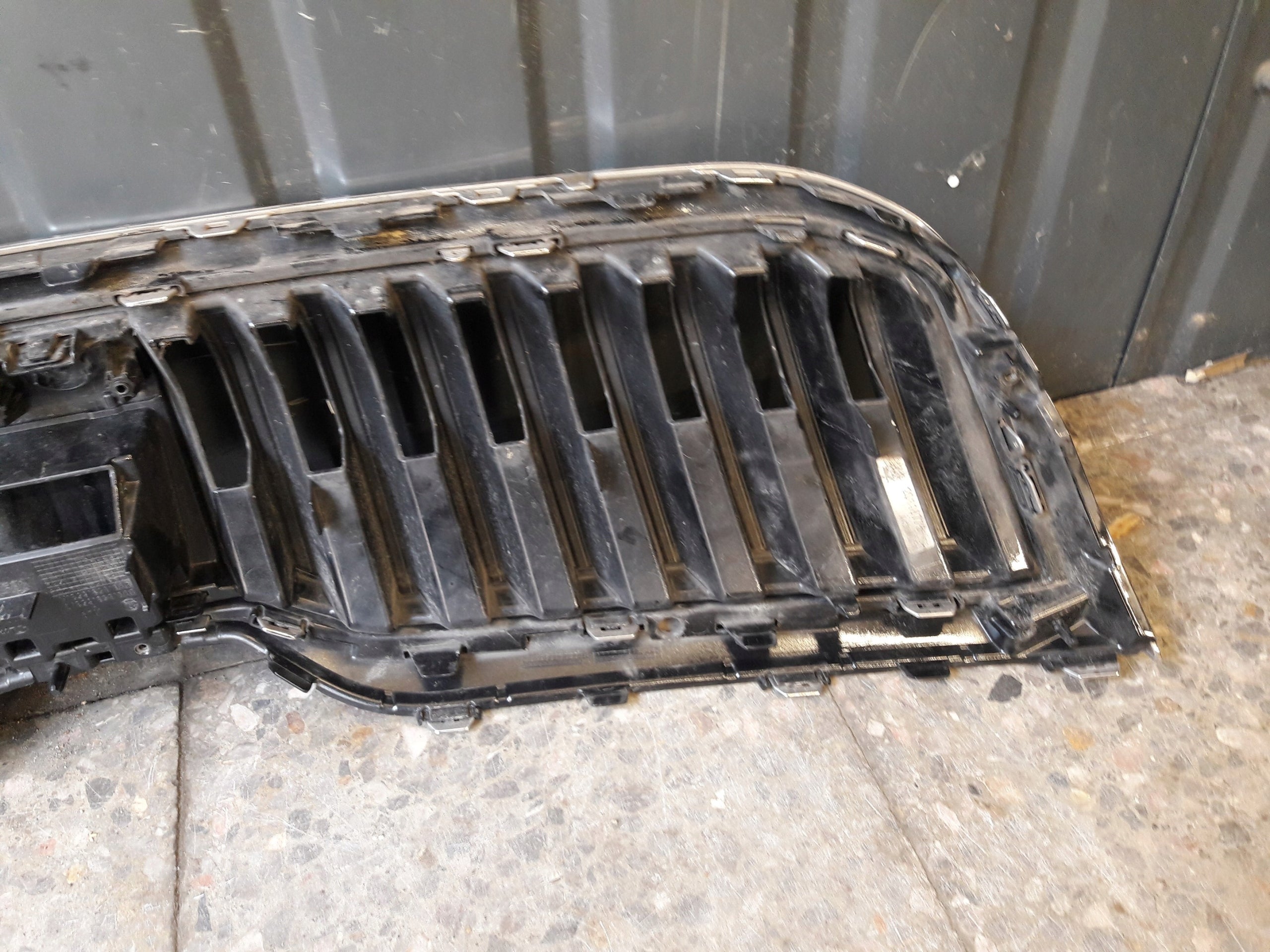 Kühlergrill Skoda SUPERB 3 FRONTGRILL 3v0853653ga Kühlergitter